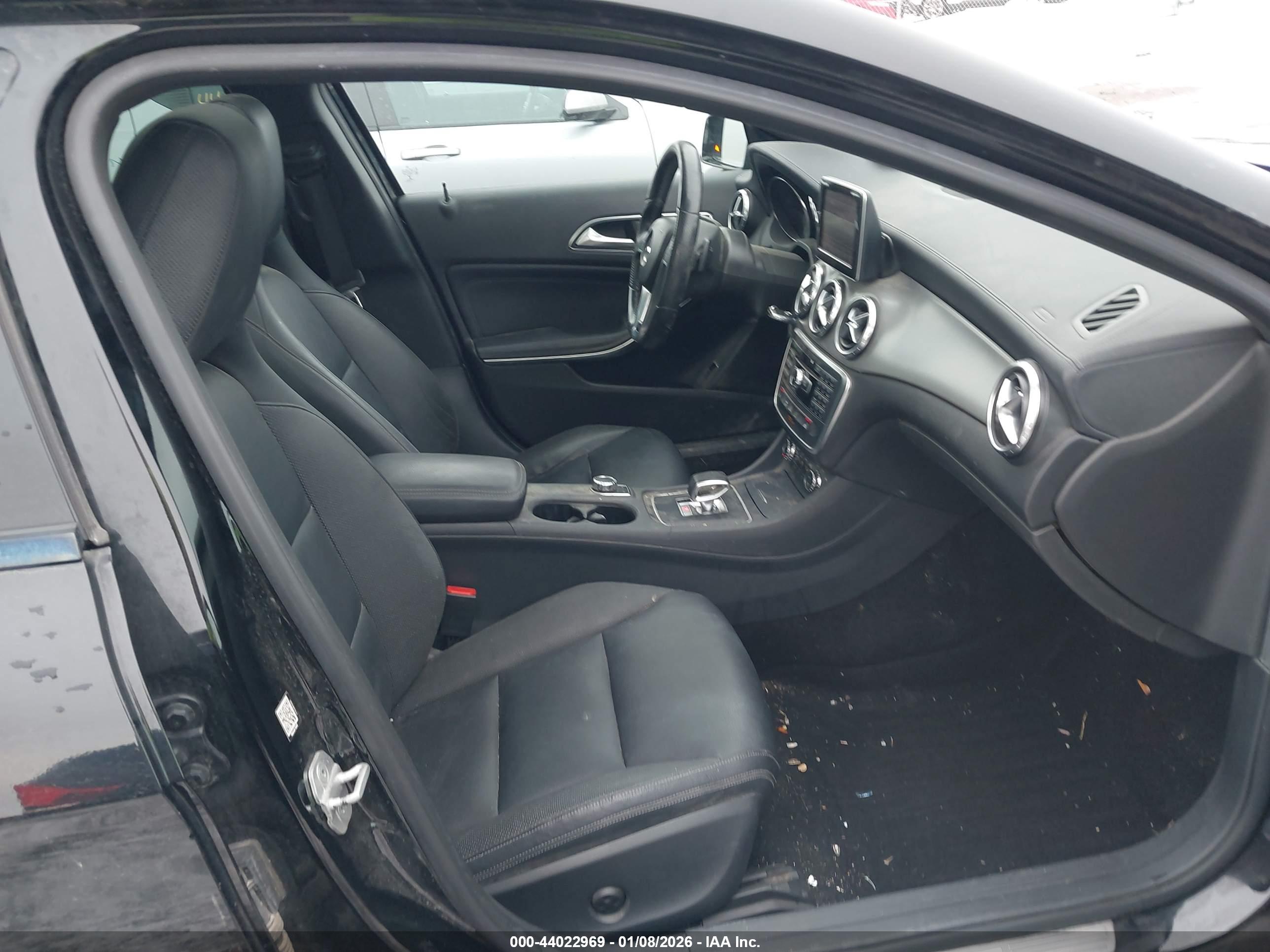 MERCEDES-BENZ GLA image 5