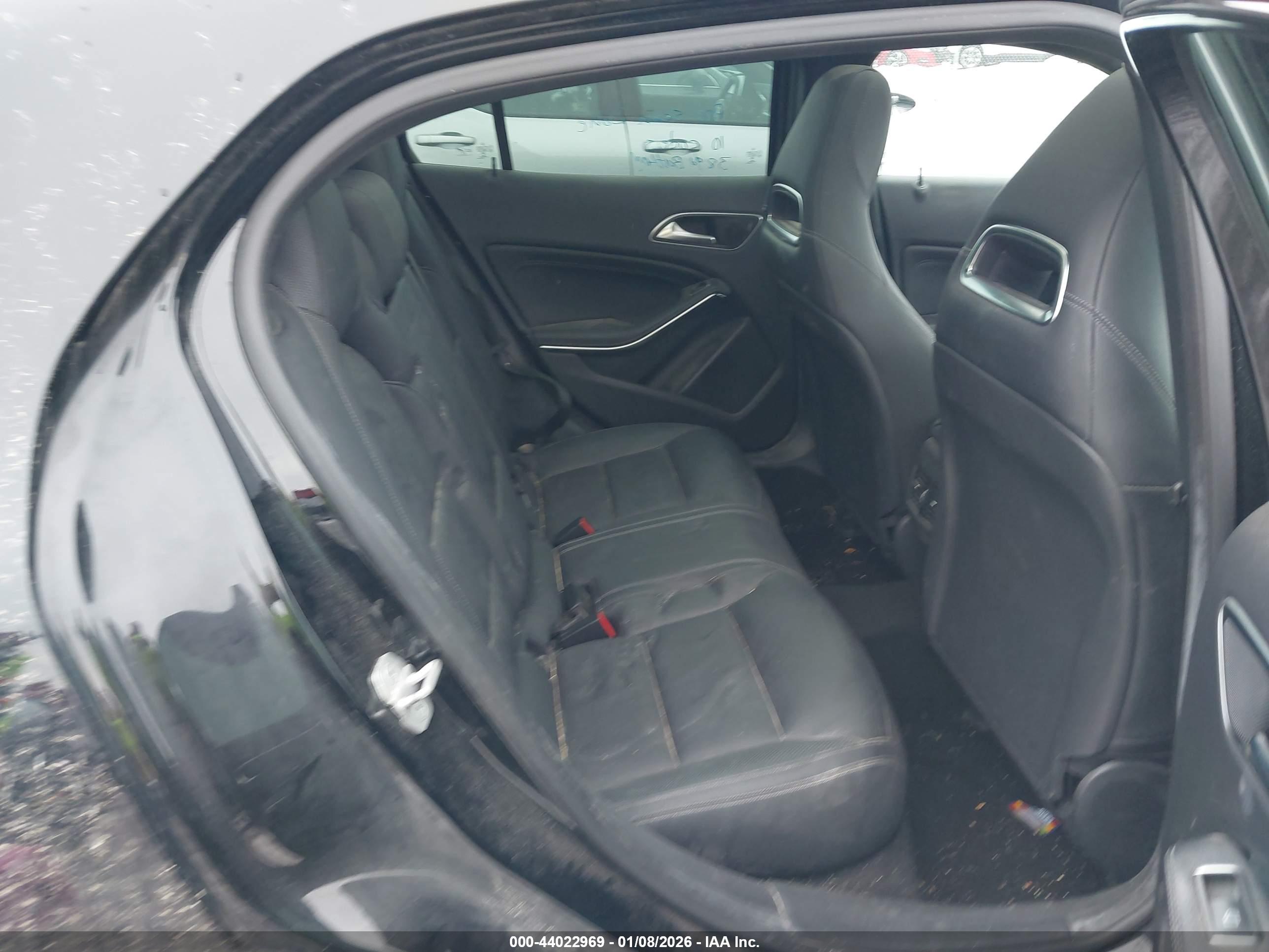 MERCEDES-BENZ GLA image 8
