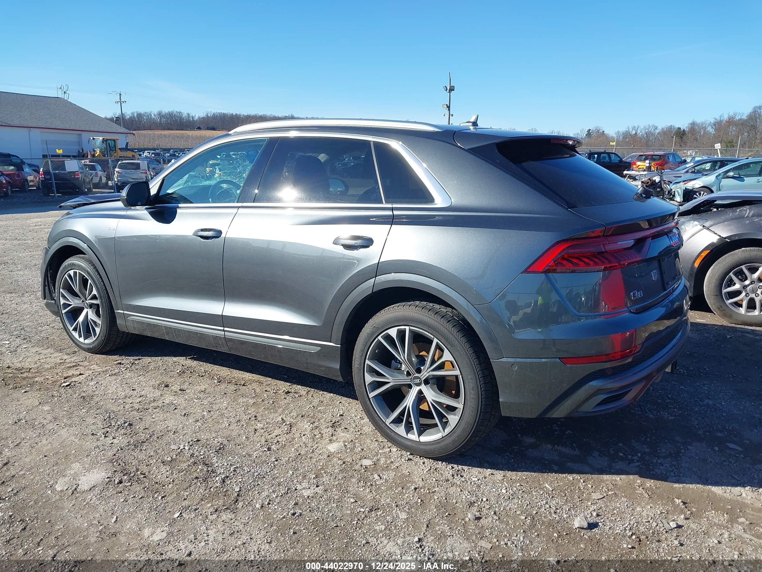AUDI Q8 image 3