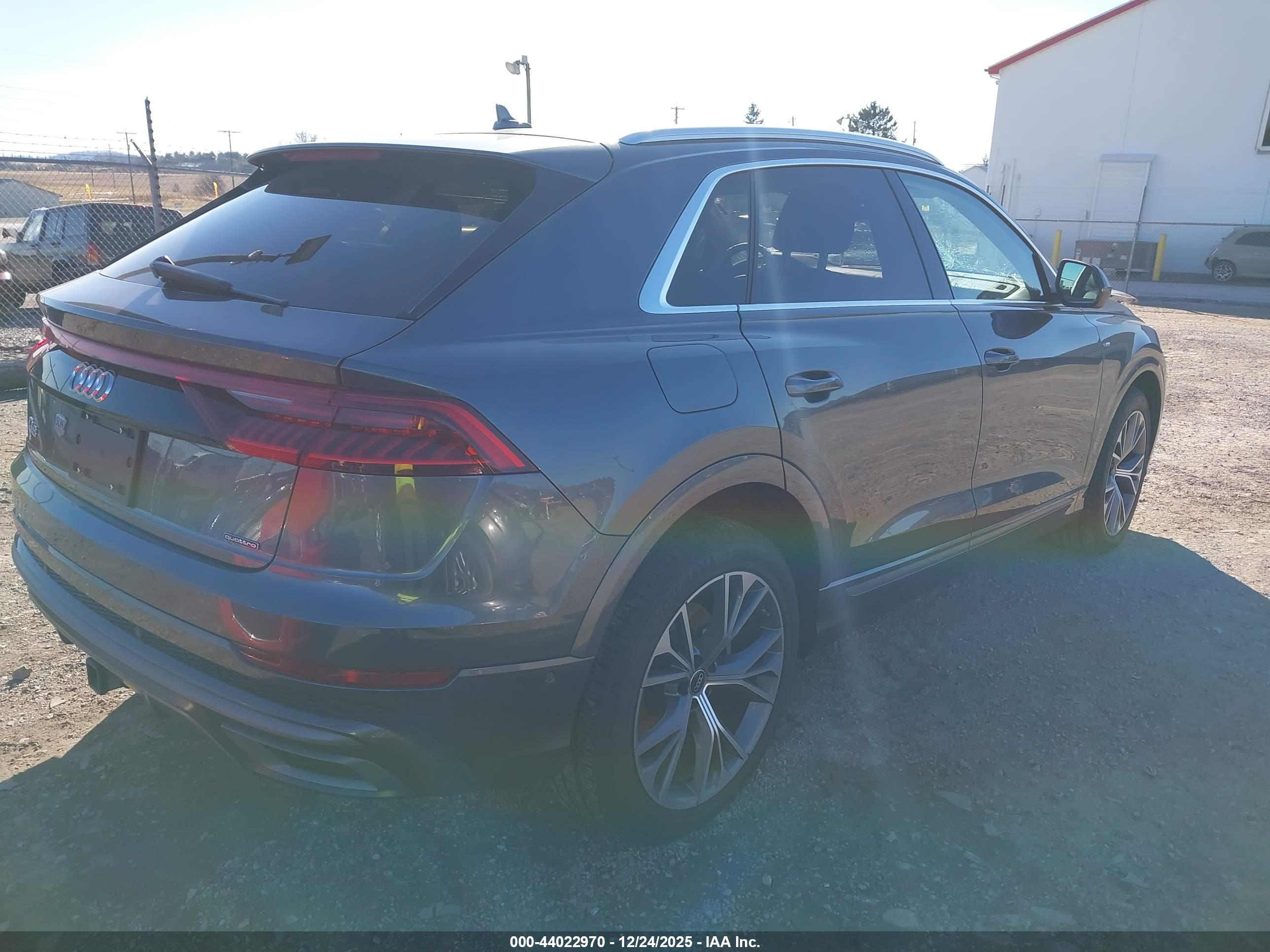 AUDI Q8 image 4