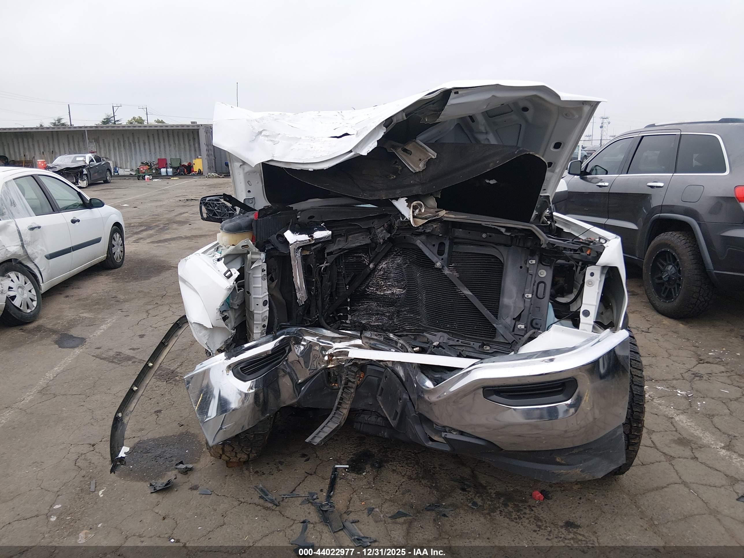 GMC SIERRA image 6