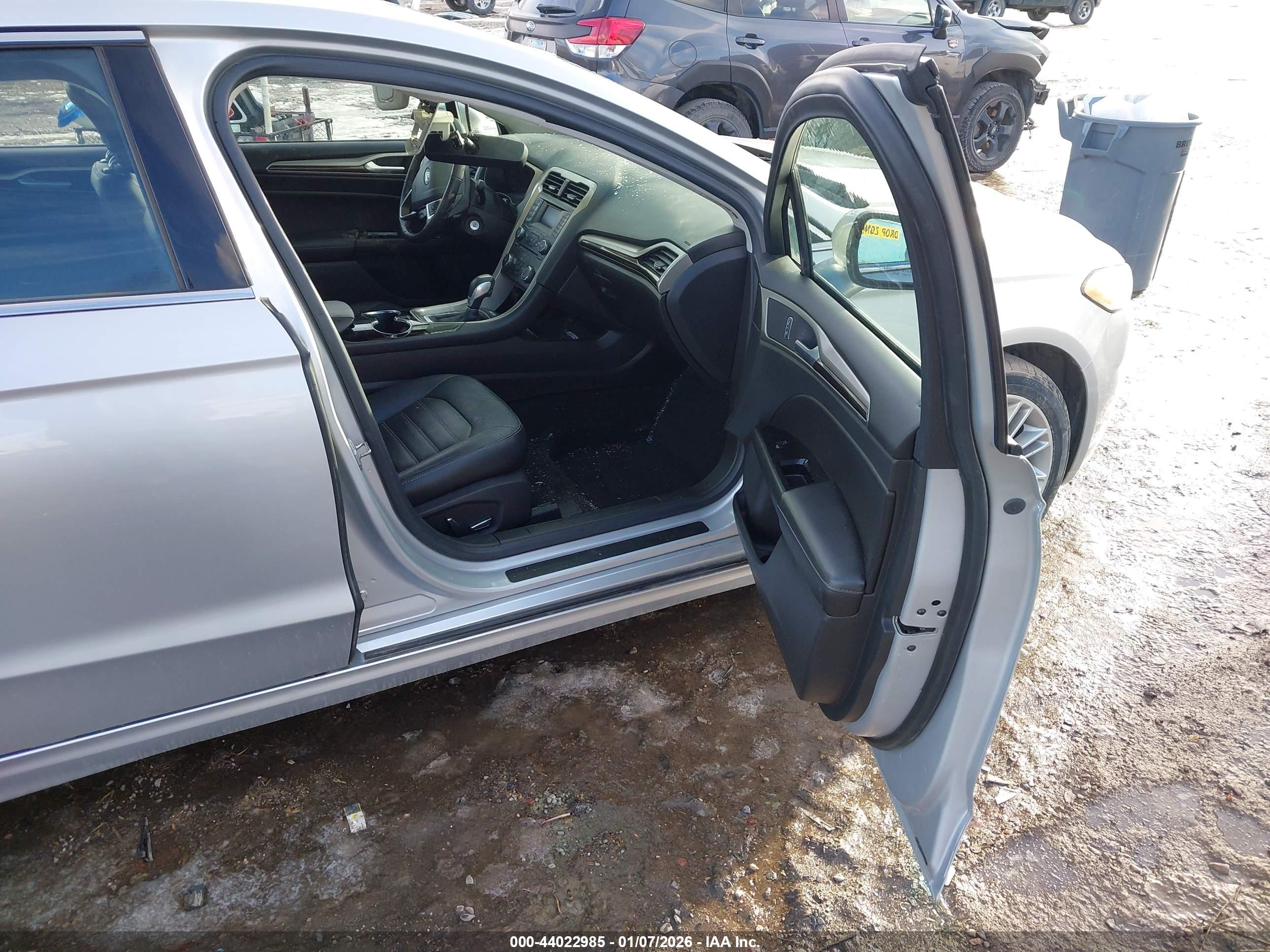 FORD FUSION image 5