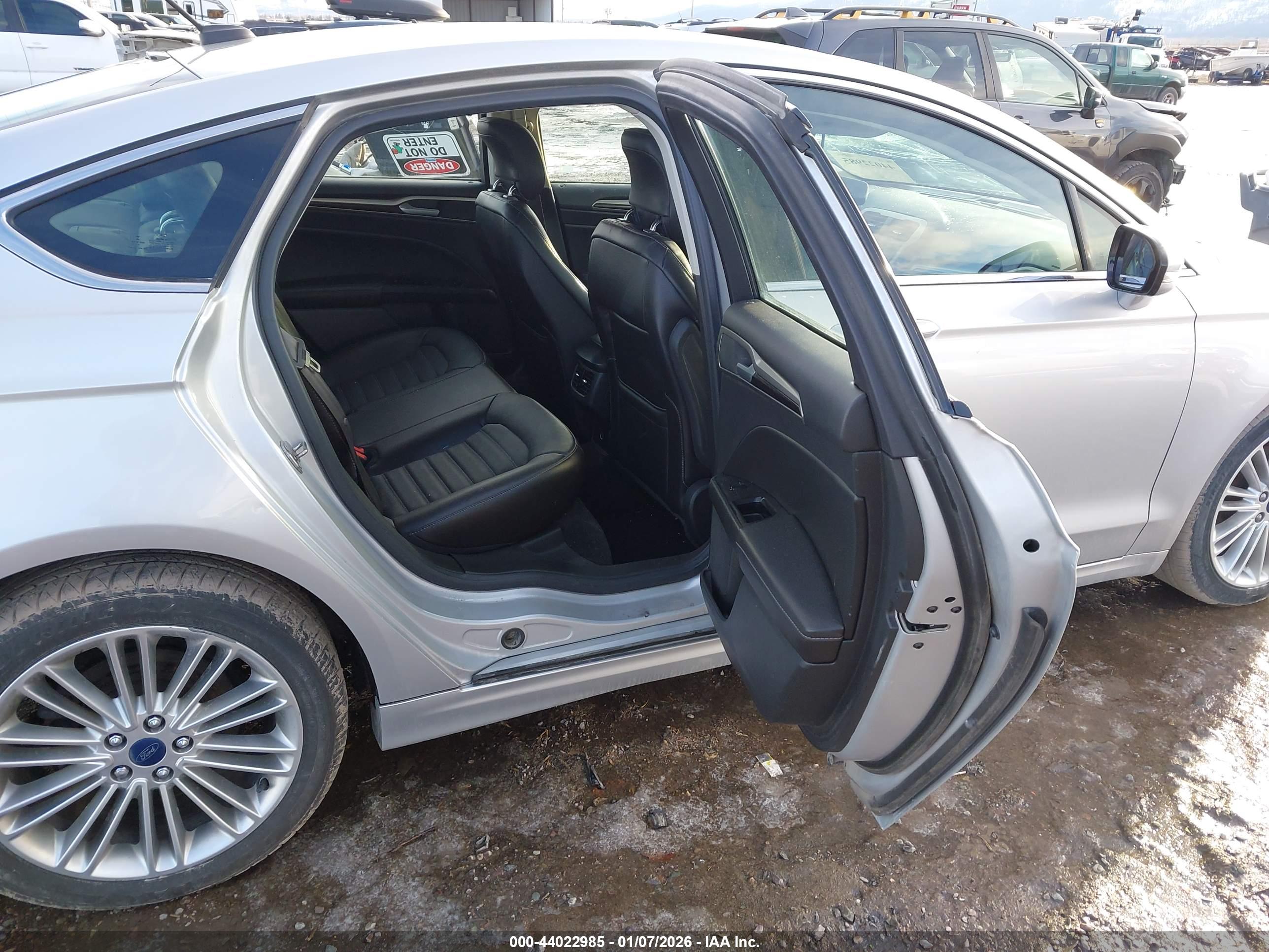 FORD FUSION image 8