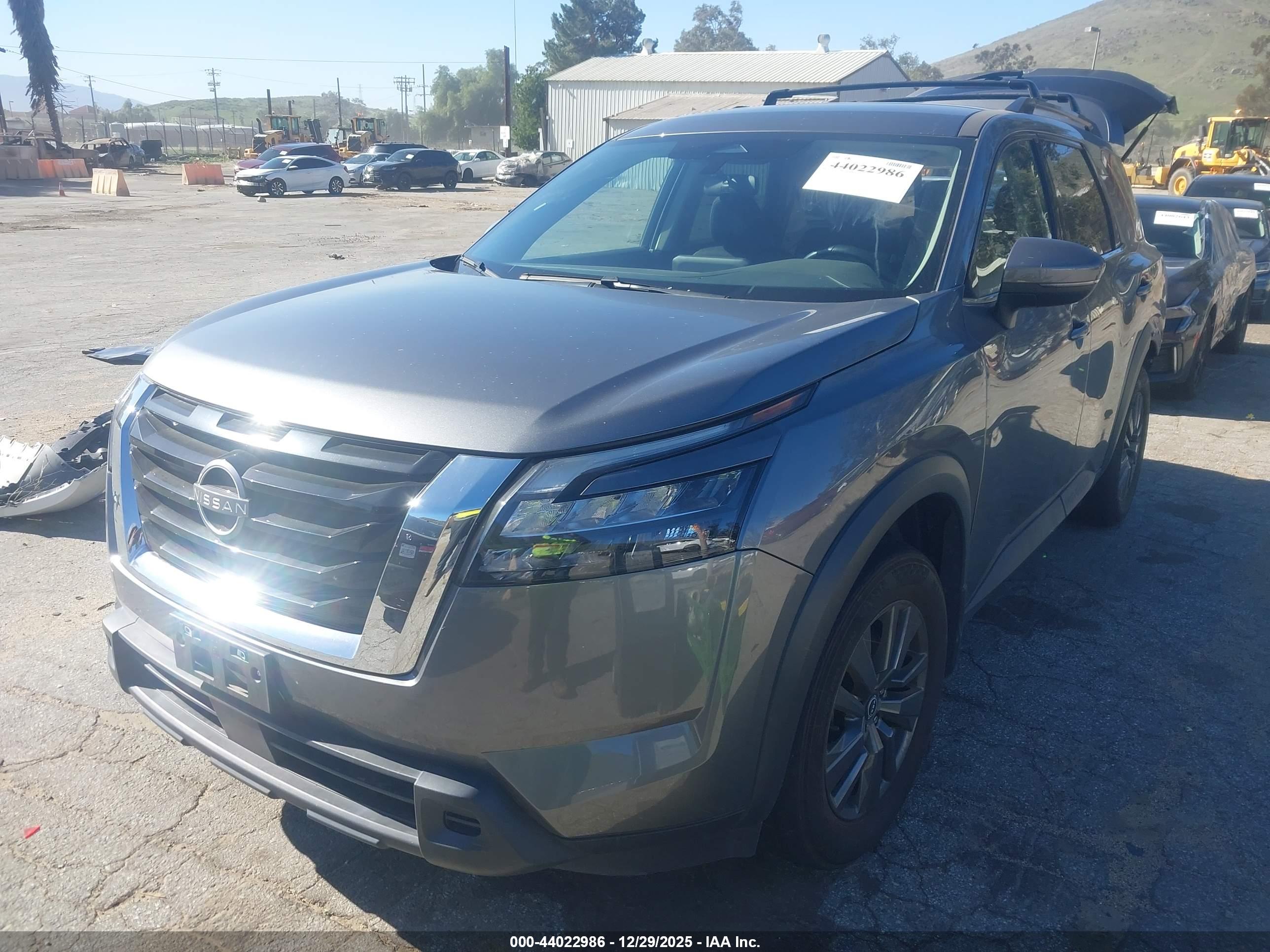 NISSAN PATHFINDER image 2