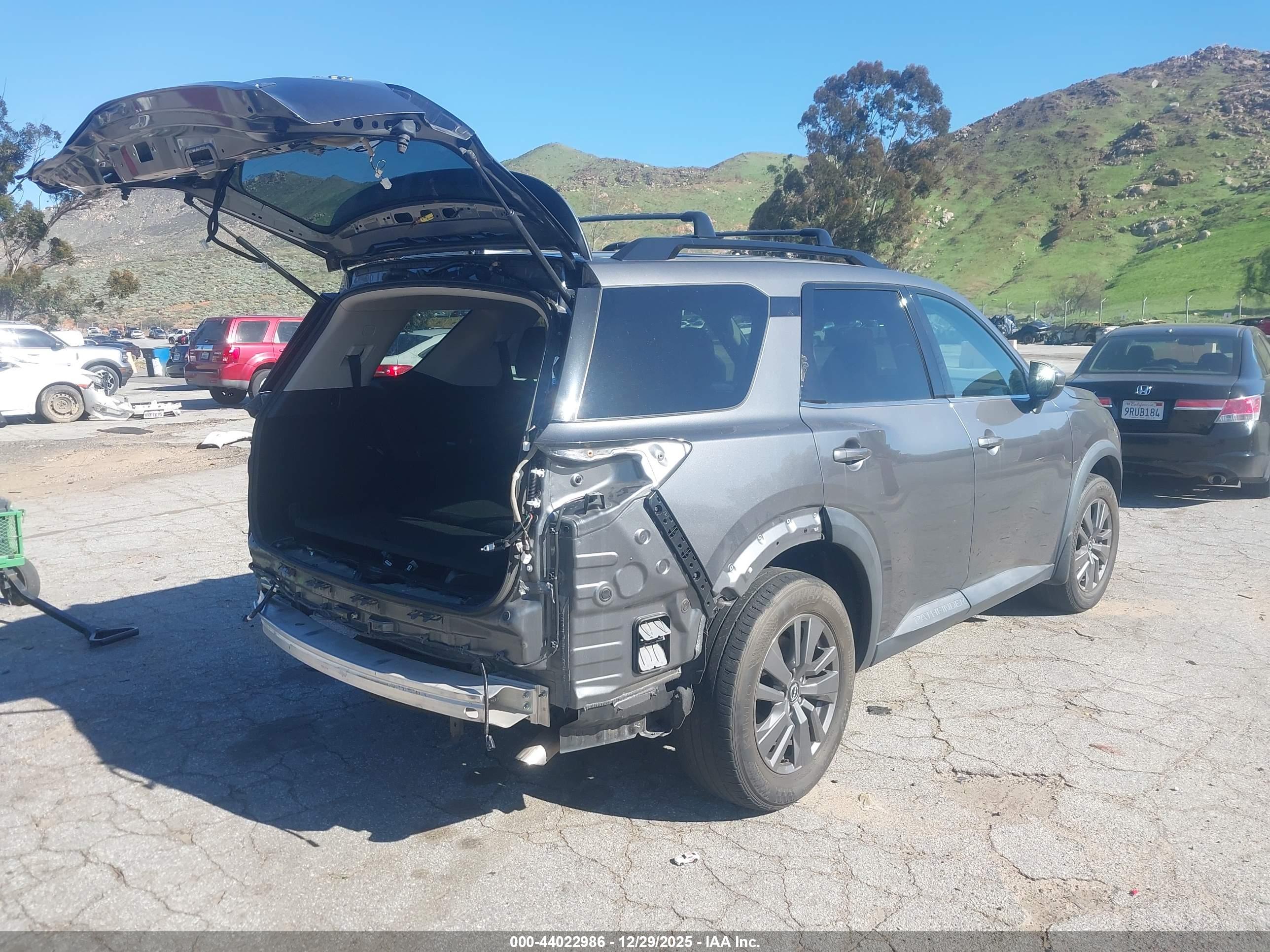 NISSAN PATHFINDER image 4