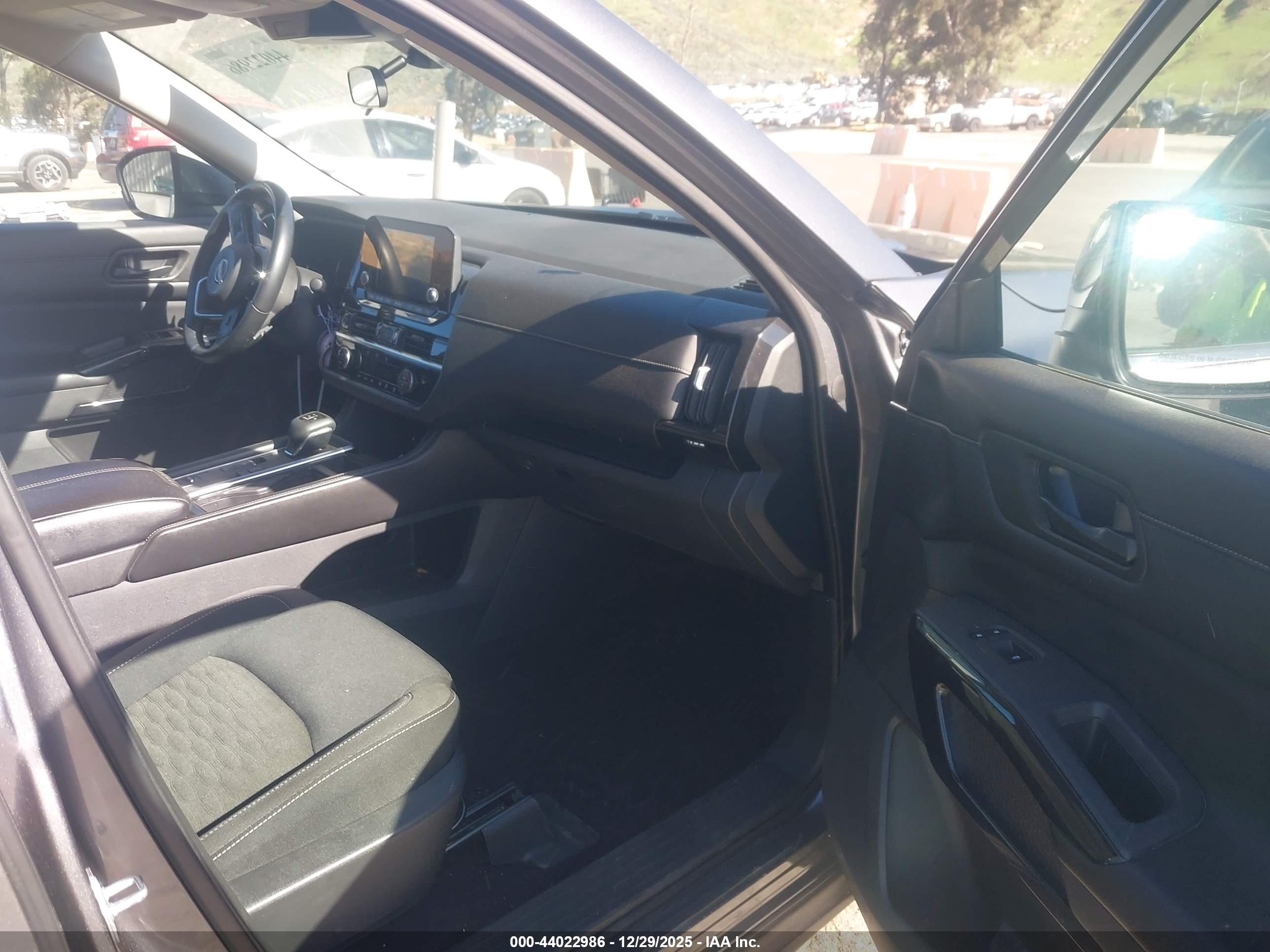 NISSAN PATHFINDER image 5