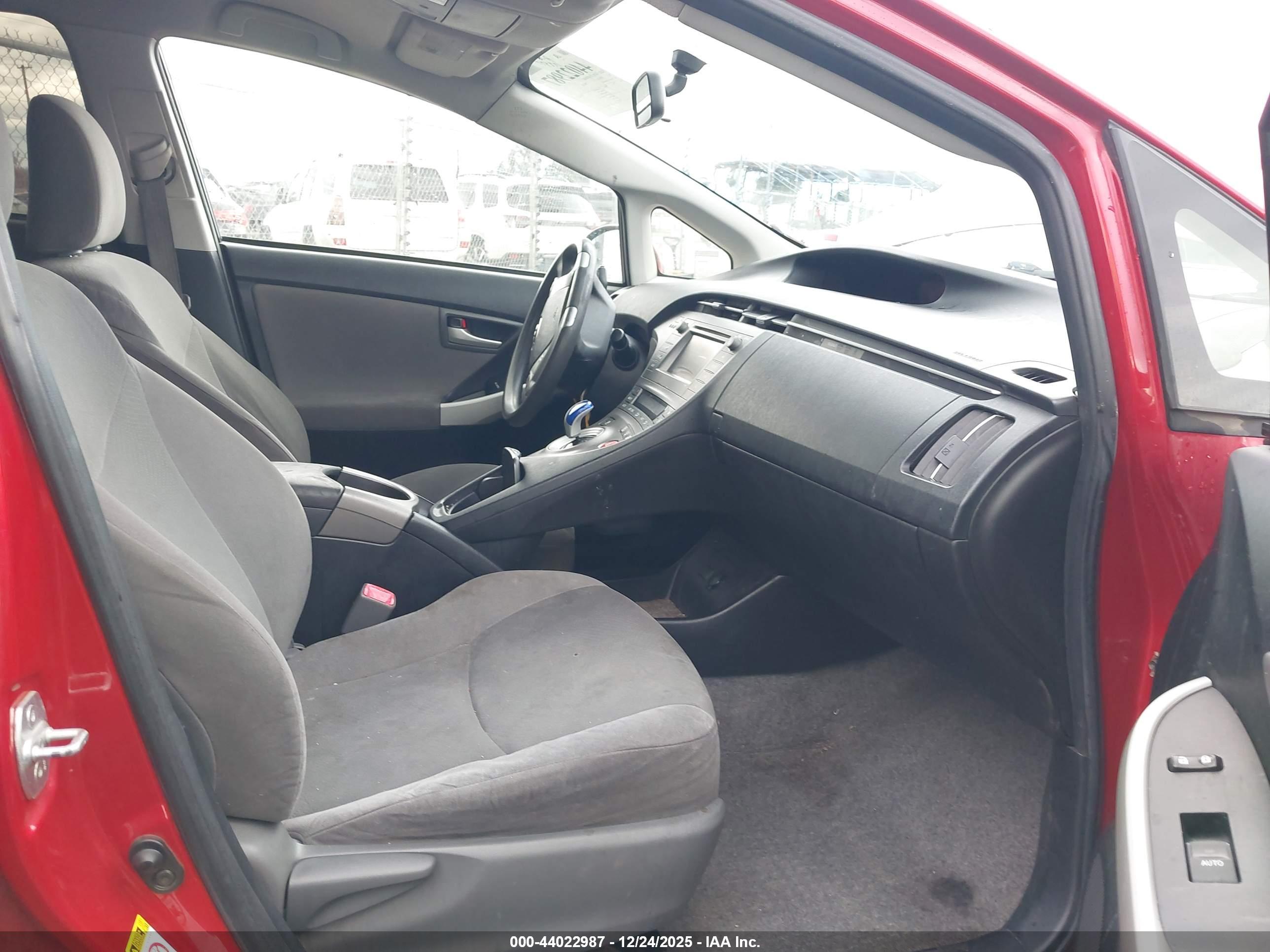 TOYOTA PRIUS image 5