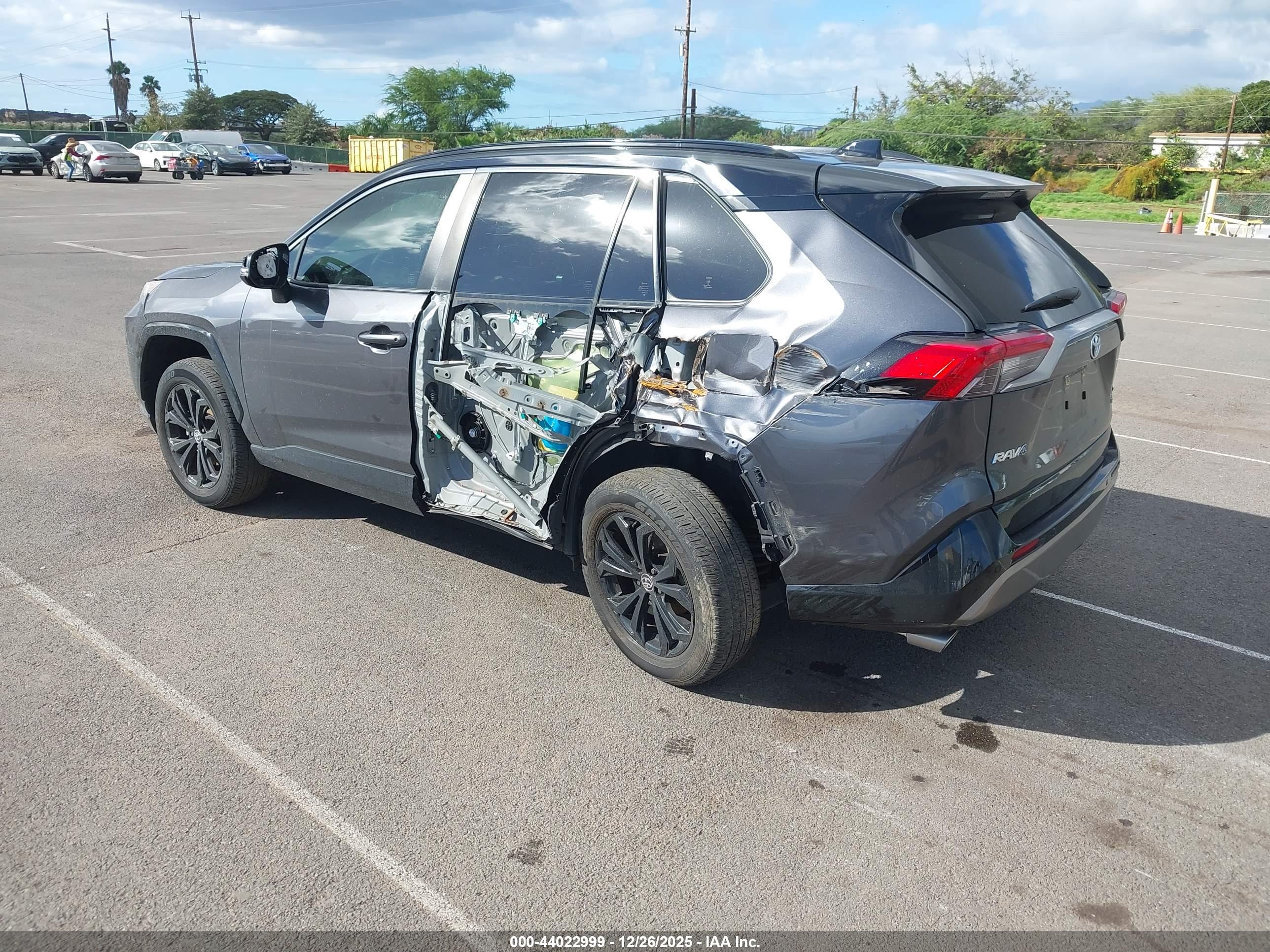 TOYOTA RAV4 image 3