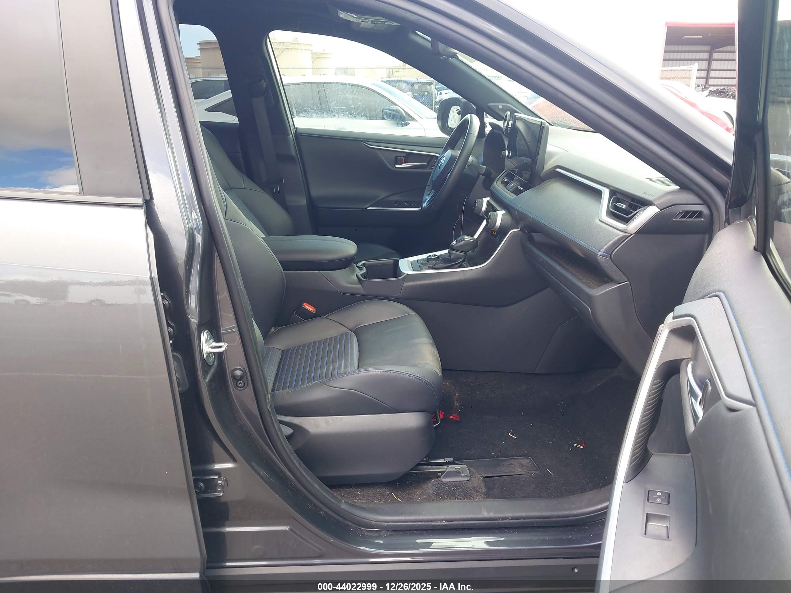 TOYOTA RAV4 image 5