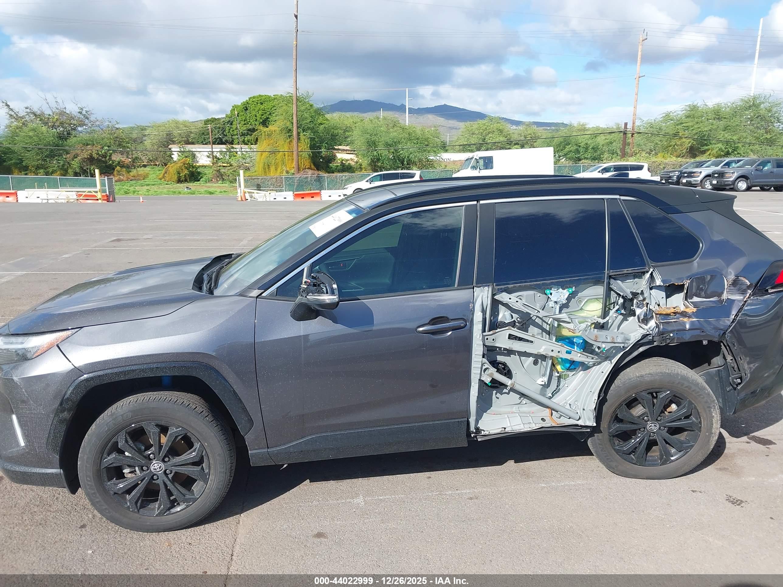 TOYOTA RAV4 image 6
