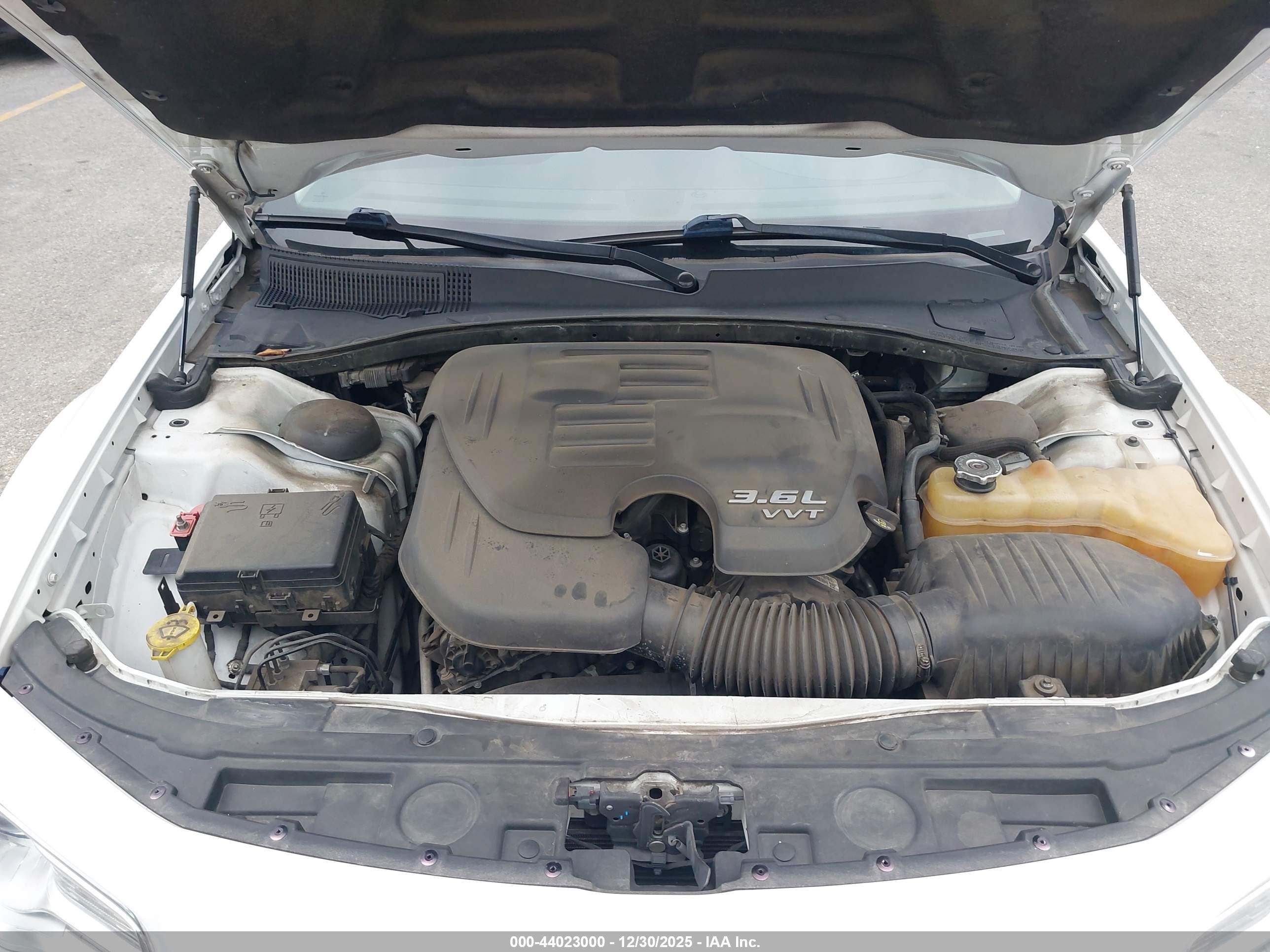 CHRYSLER 300C image 10