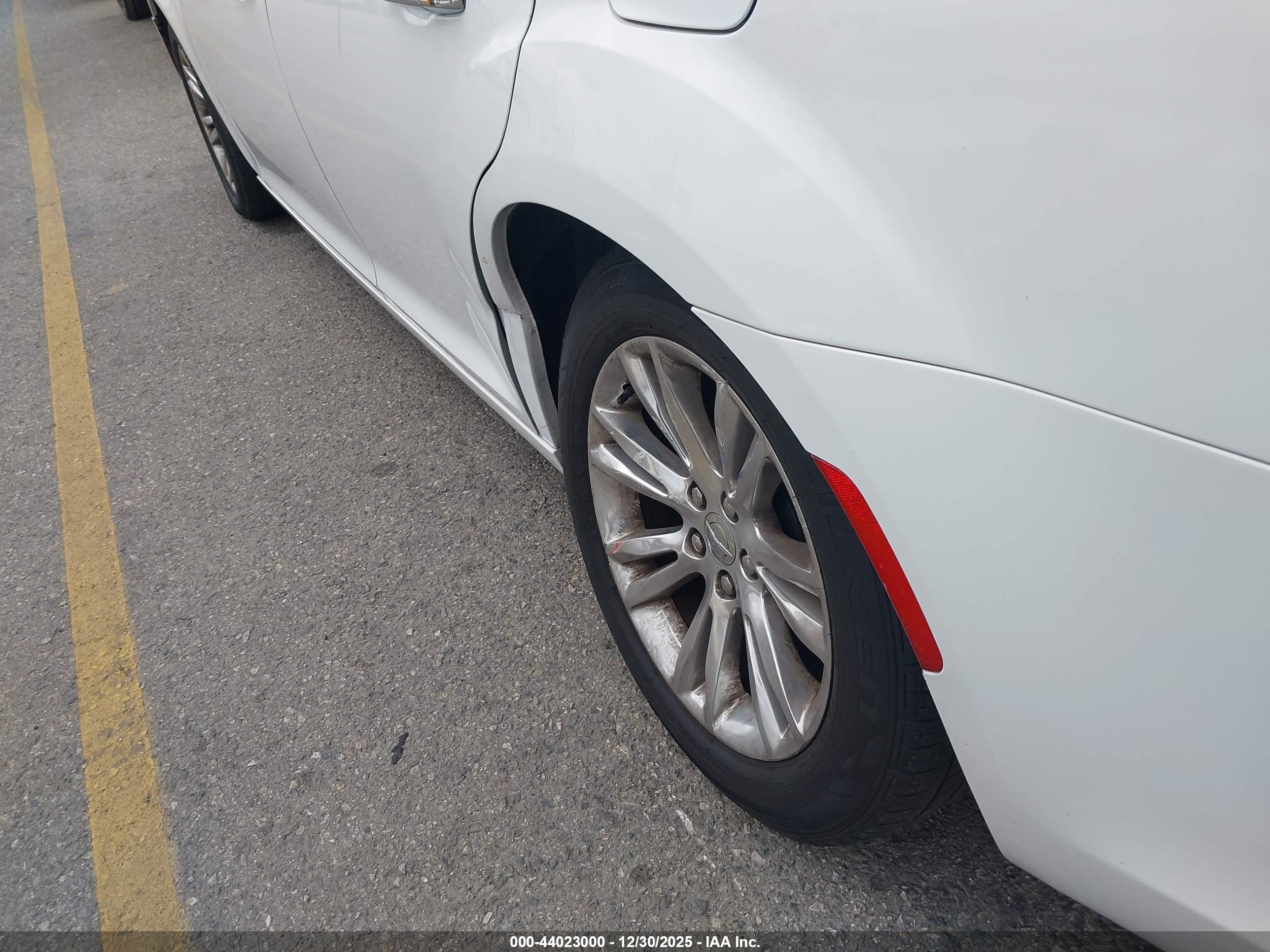 CHRYSLER 300C image 6