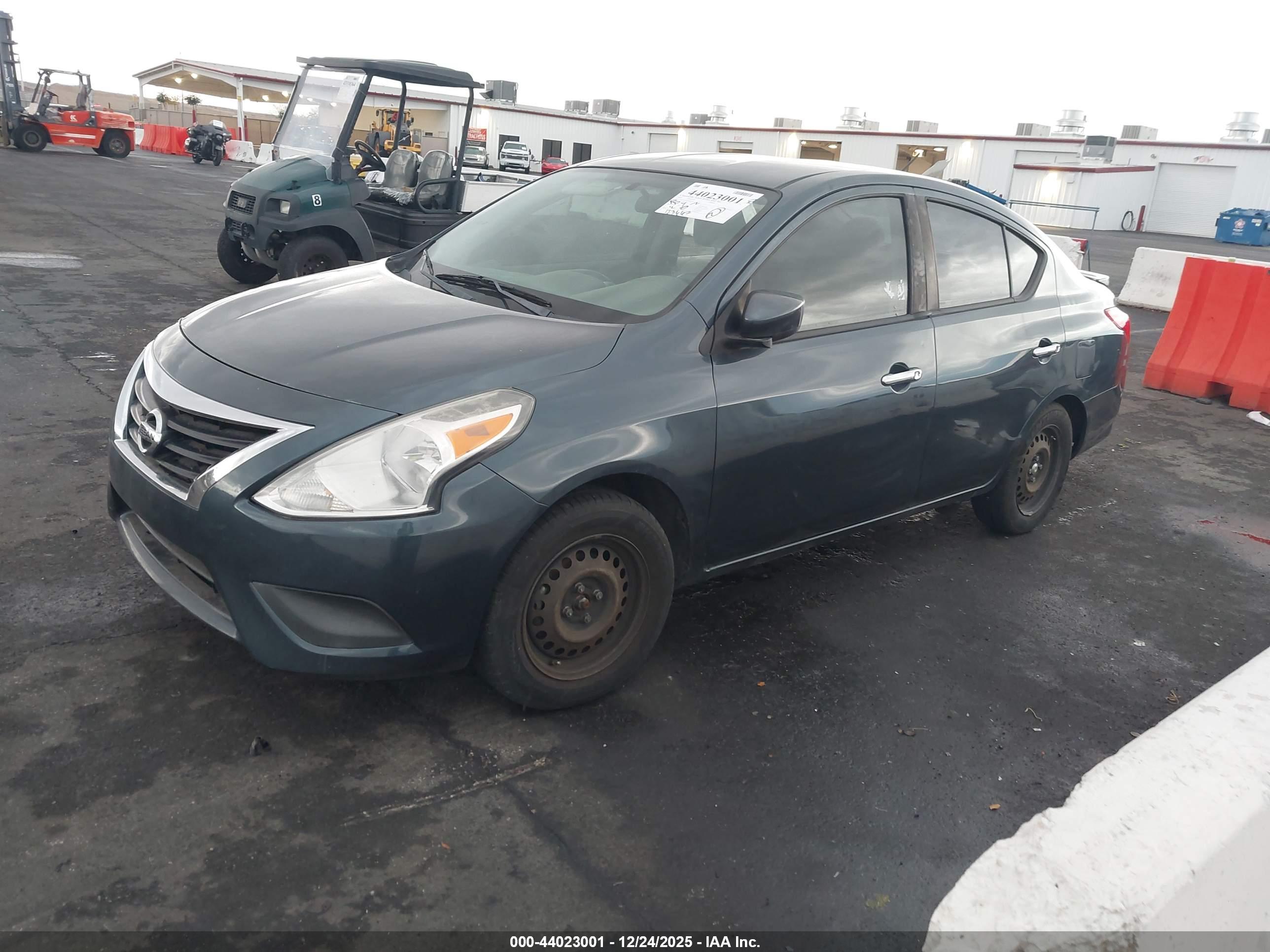 NISSAN VERSA image 2