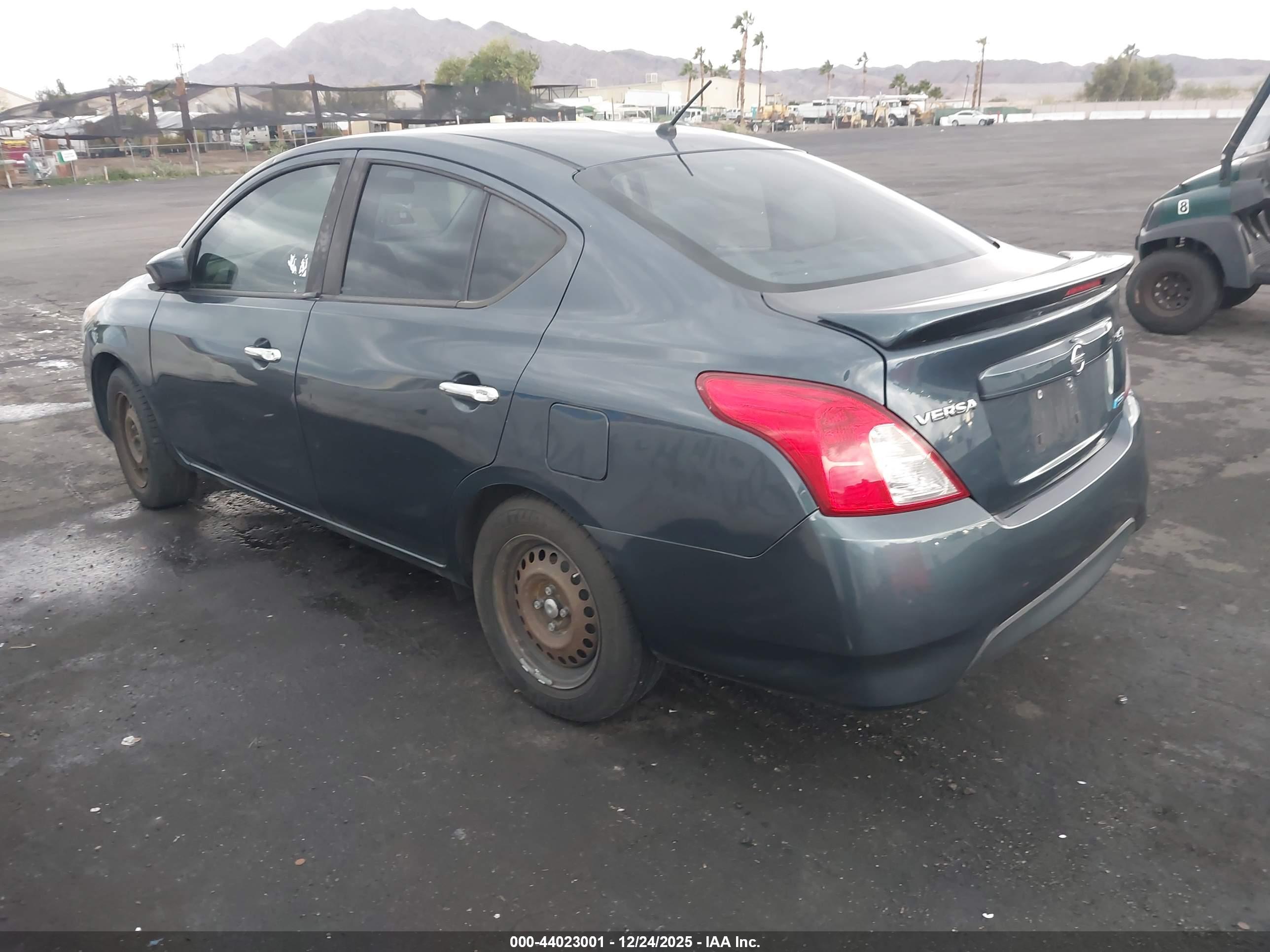 NISSAN VERSA image 3