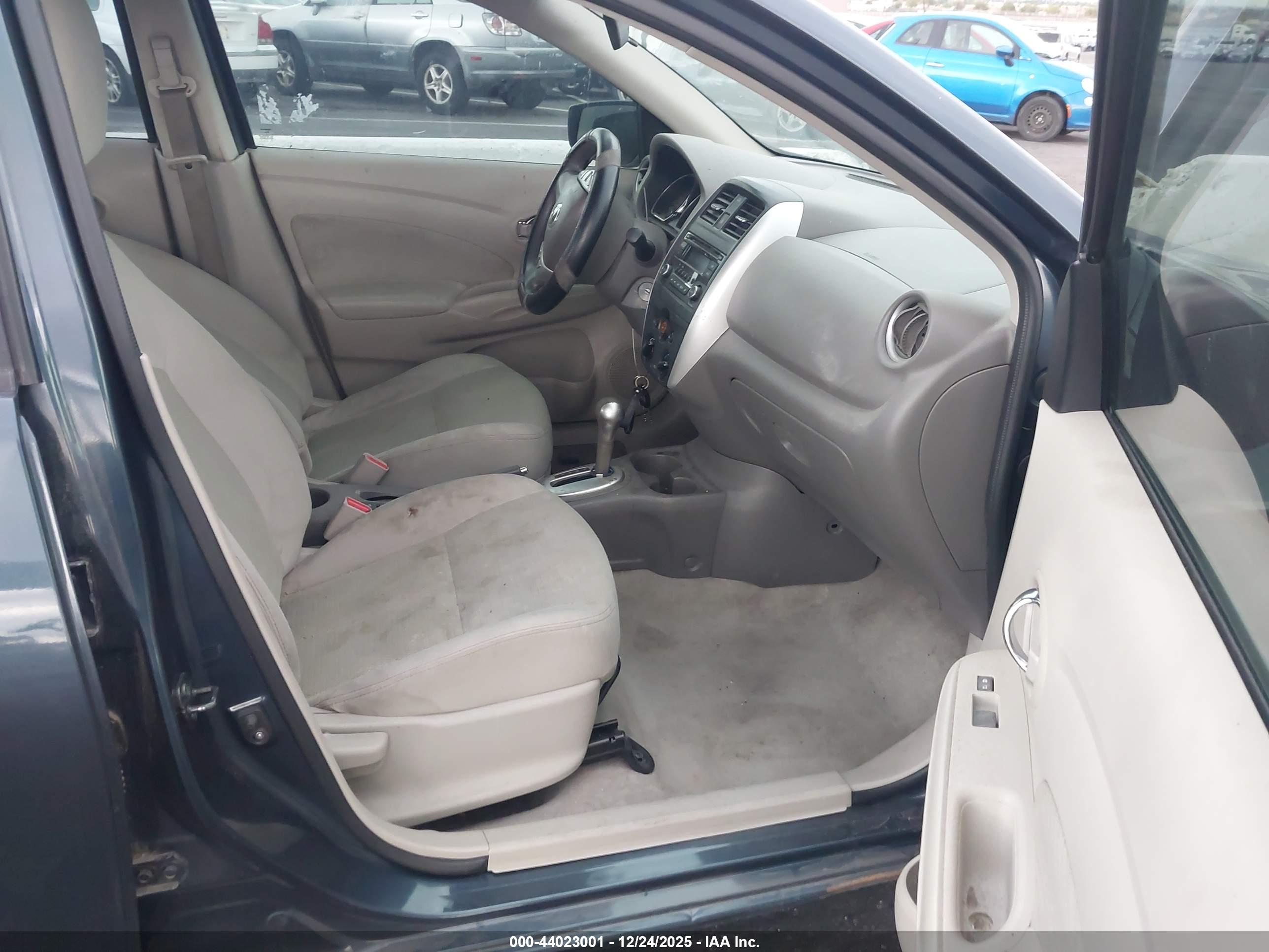 NISSAN VERSA image 5