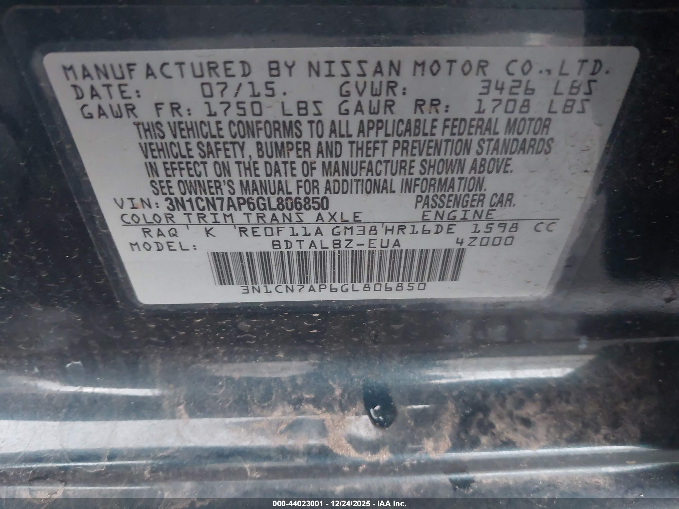 NISSAN VERSA image 9