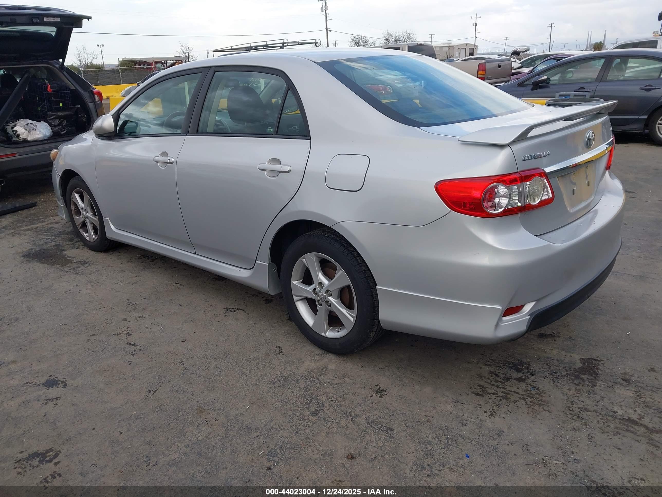 TOYOTA COROLLA image 3