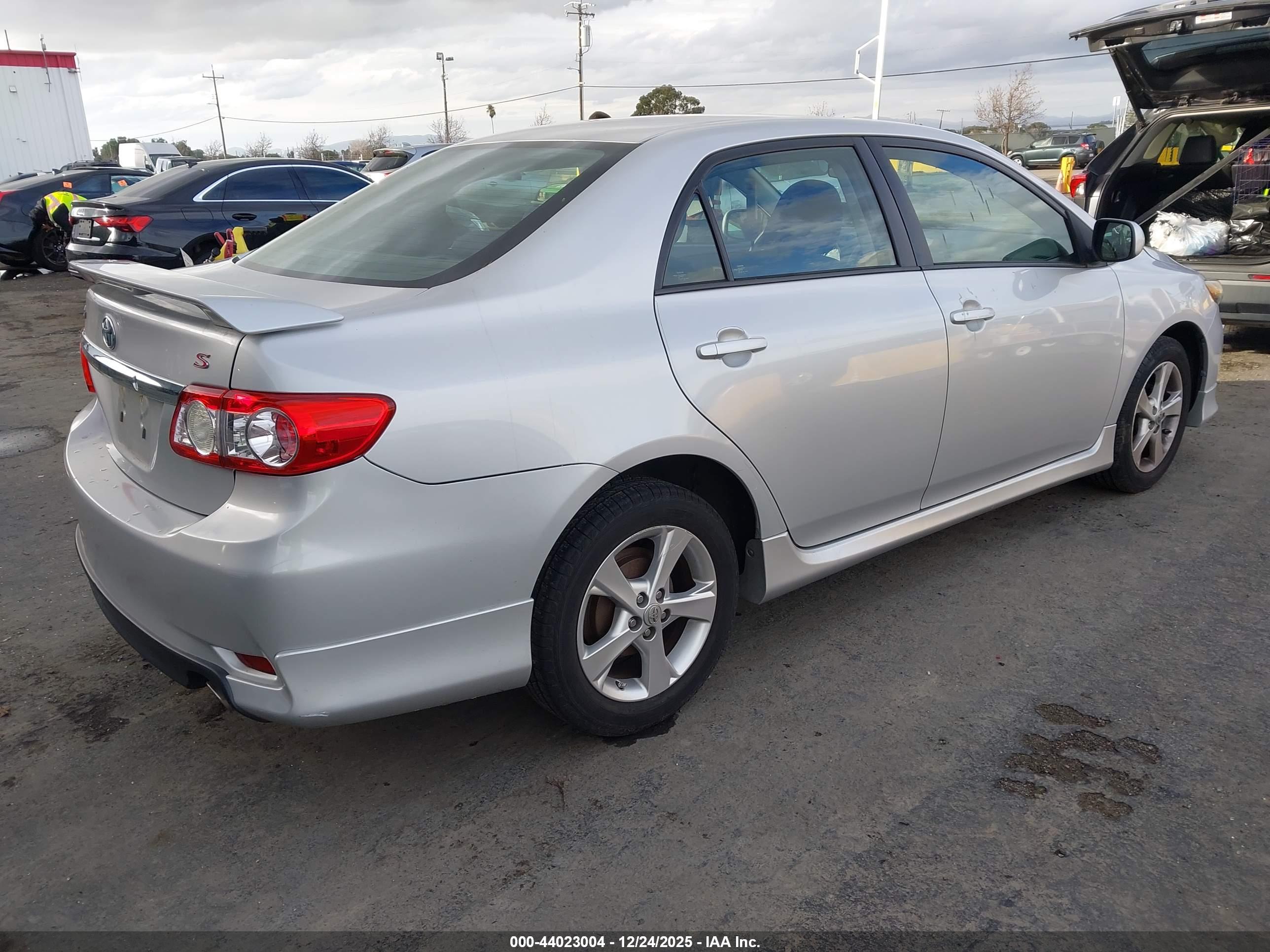 TOYOTA COROLLA image 4