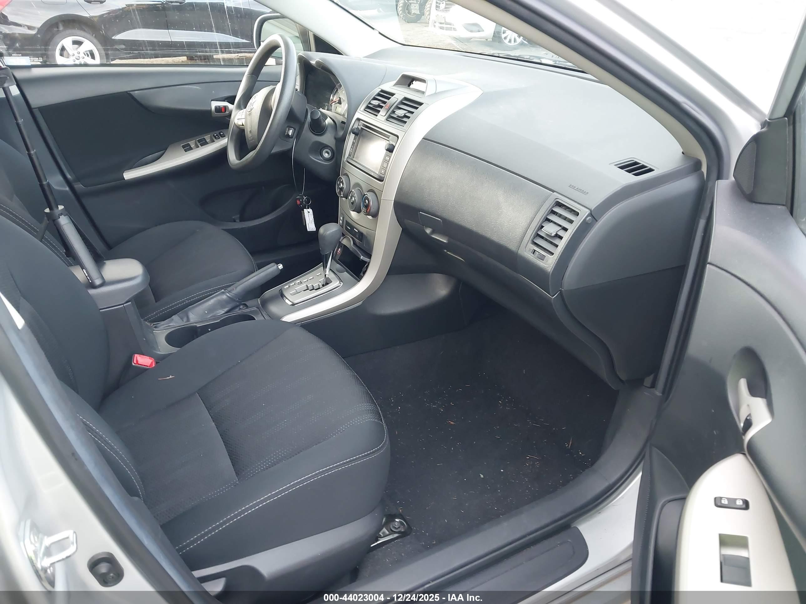 TOYOTA COROLLA image 5