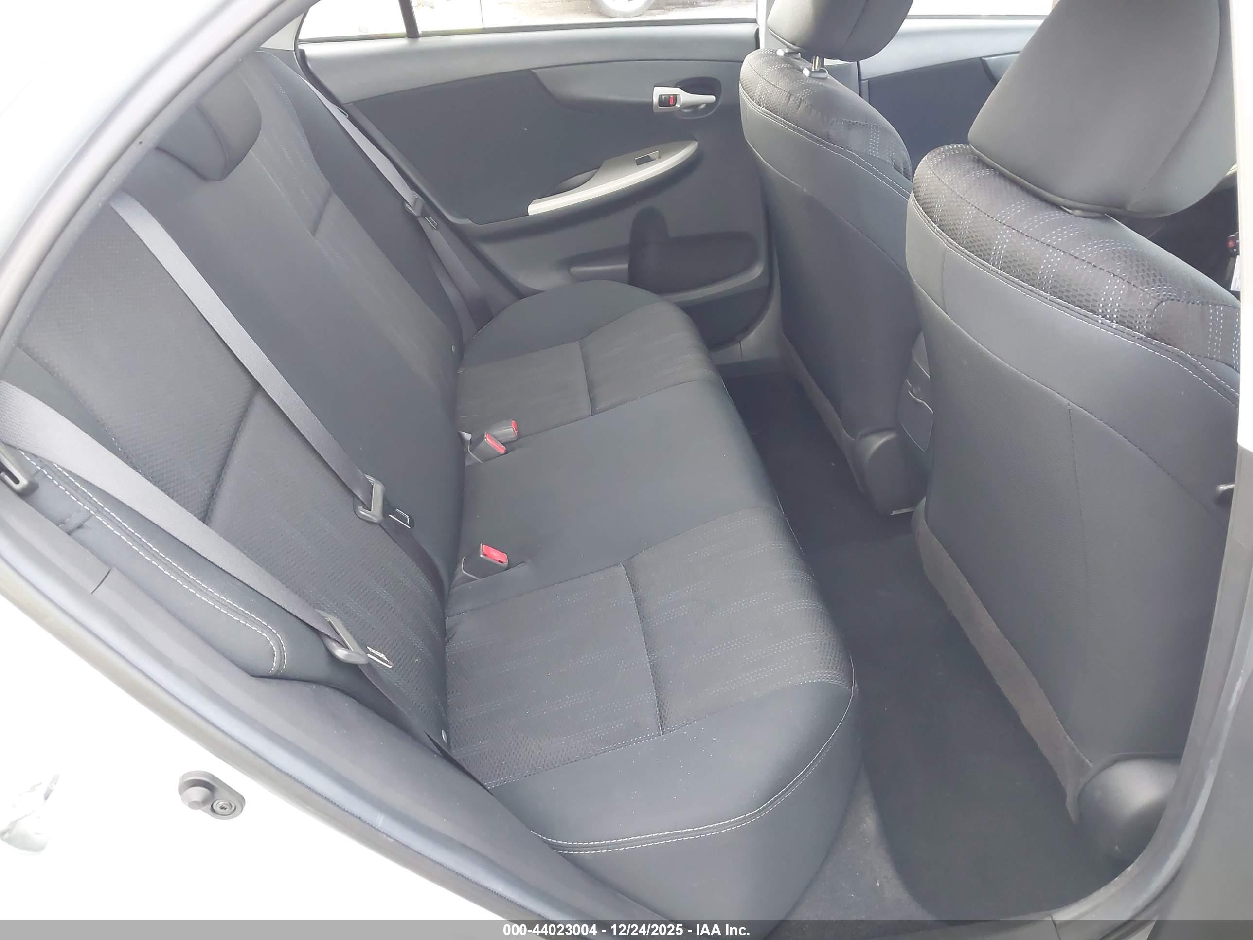 TOYOTA COROLLA image 8
