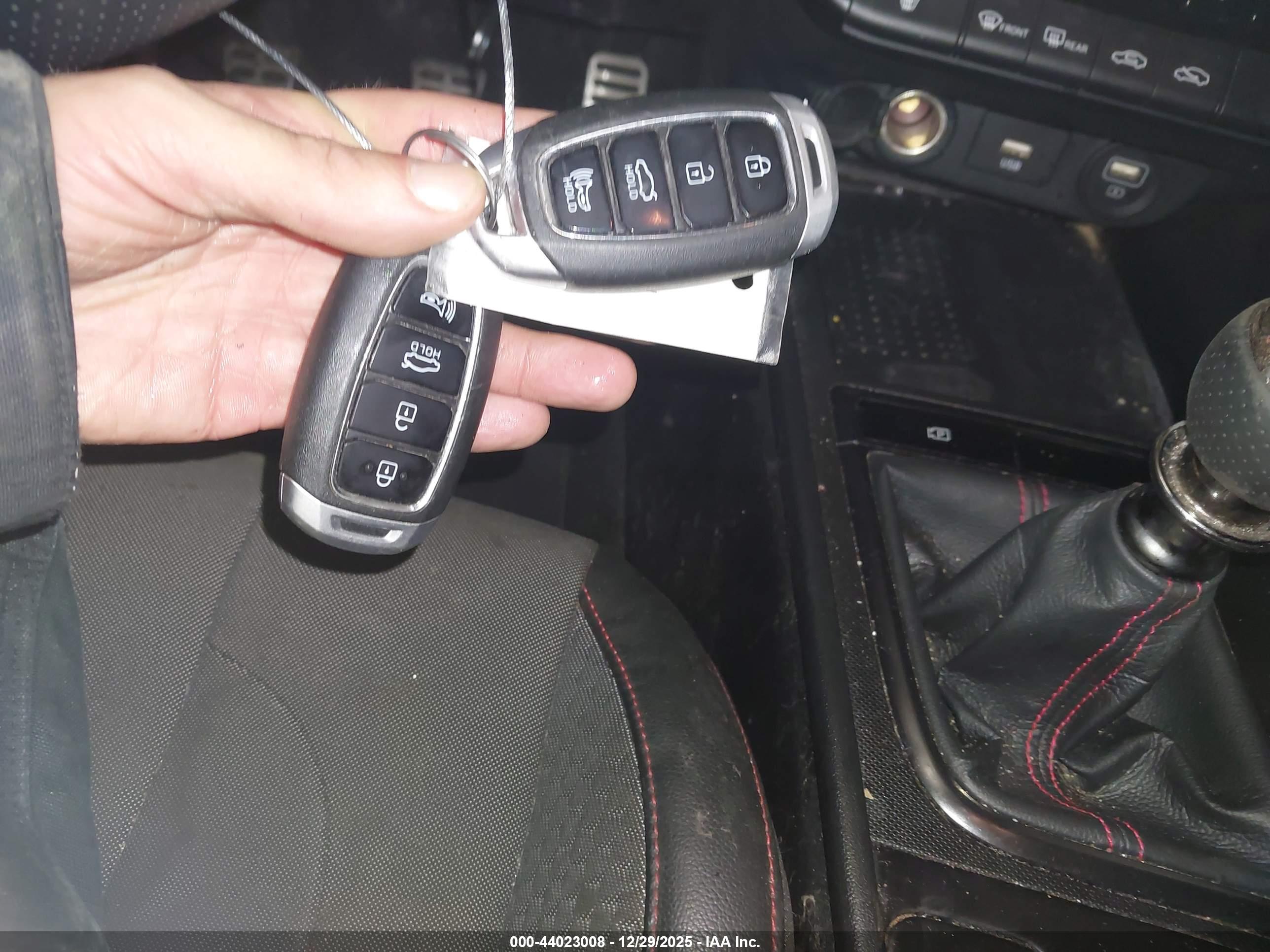 HYUNDAI ELANTRA image 11