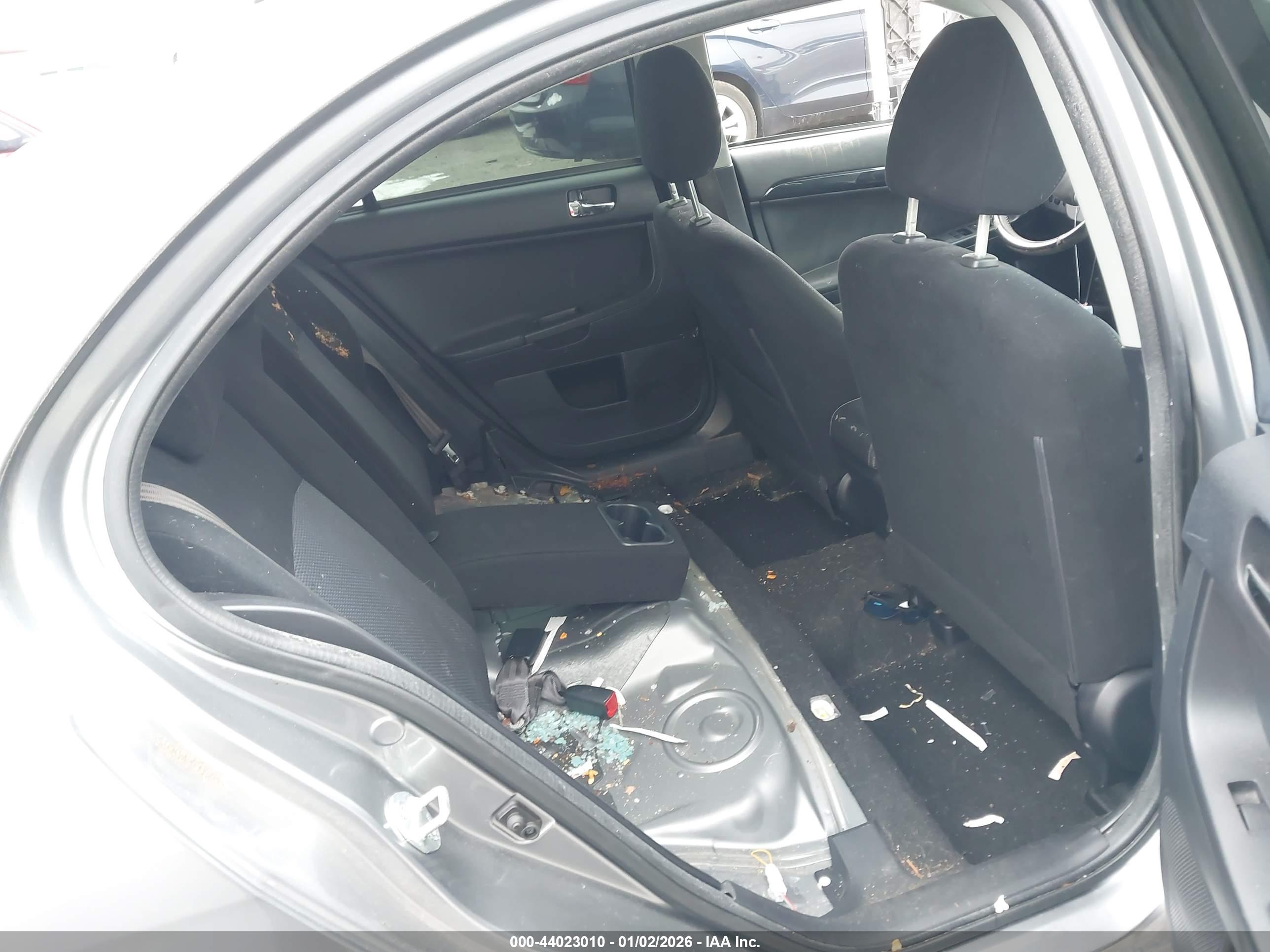 MITSUBISHI LANCER image 8