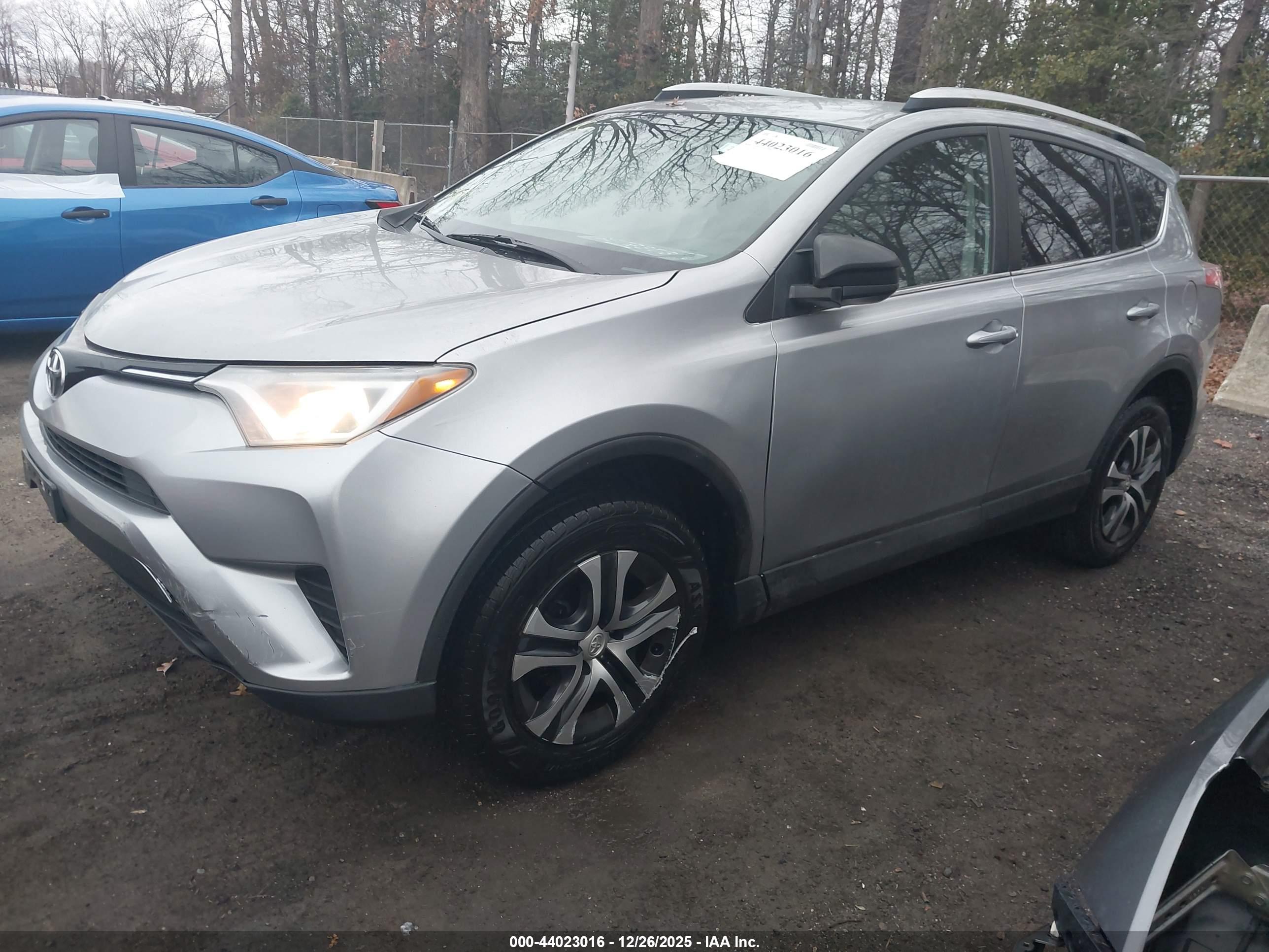 TOYOTA RAV4 image 2