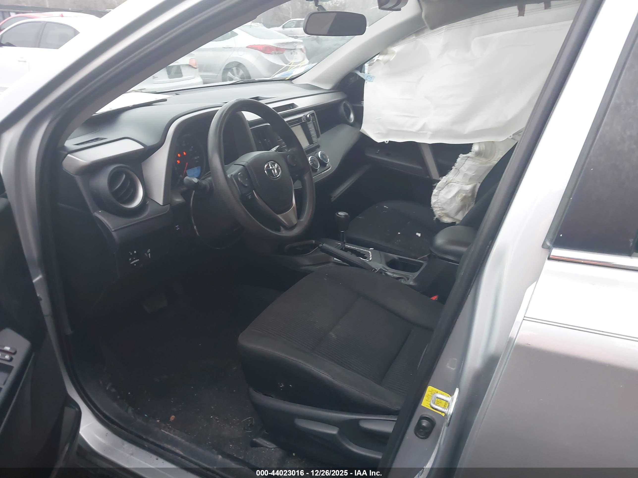 TOYOTA RAV4 image 5