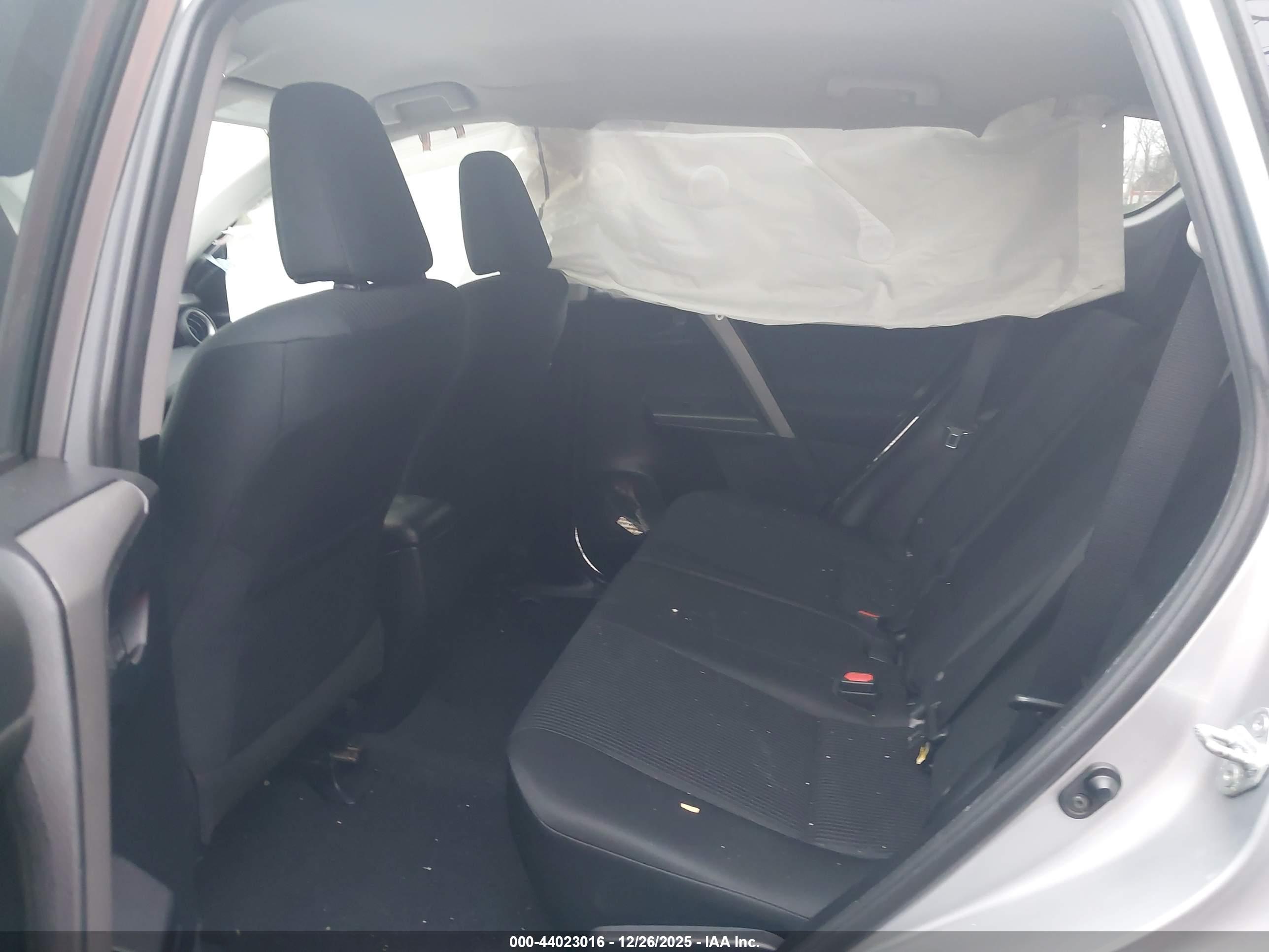 TOYOTA RAV4 image 8