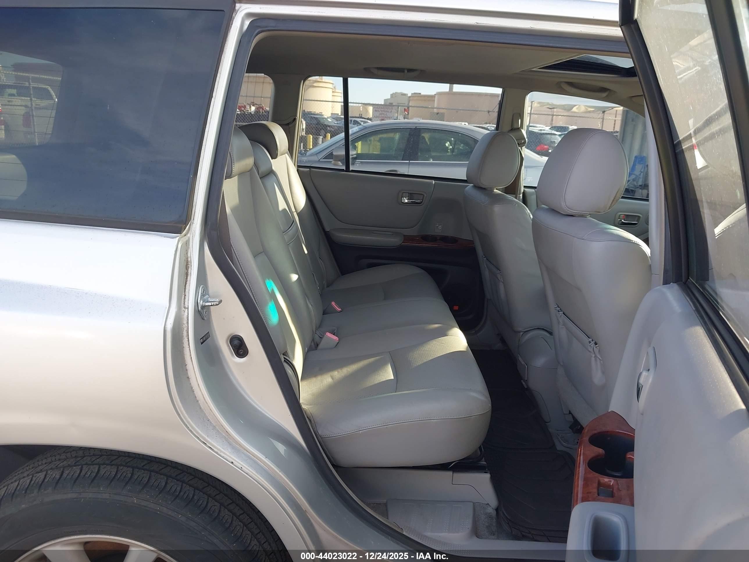 TOYOTA HIGHLANDER image 8