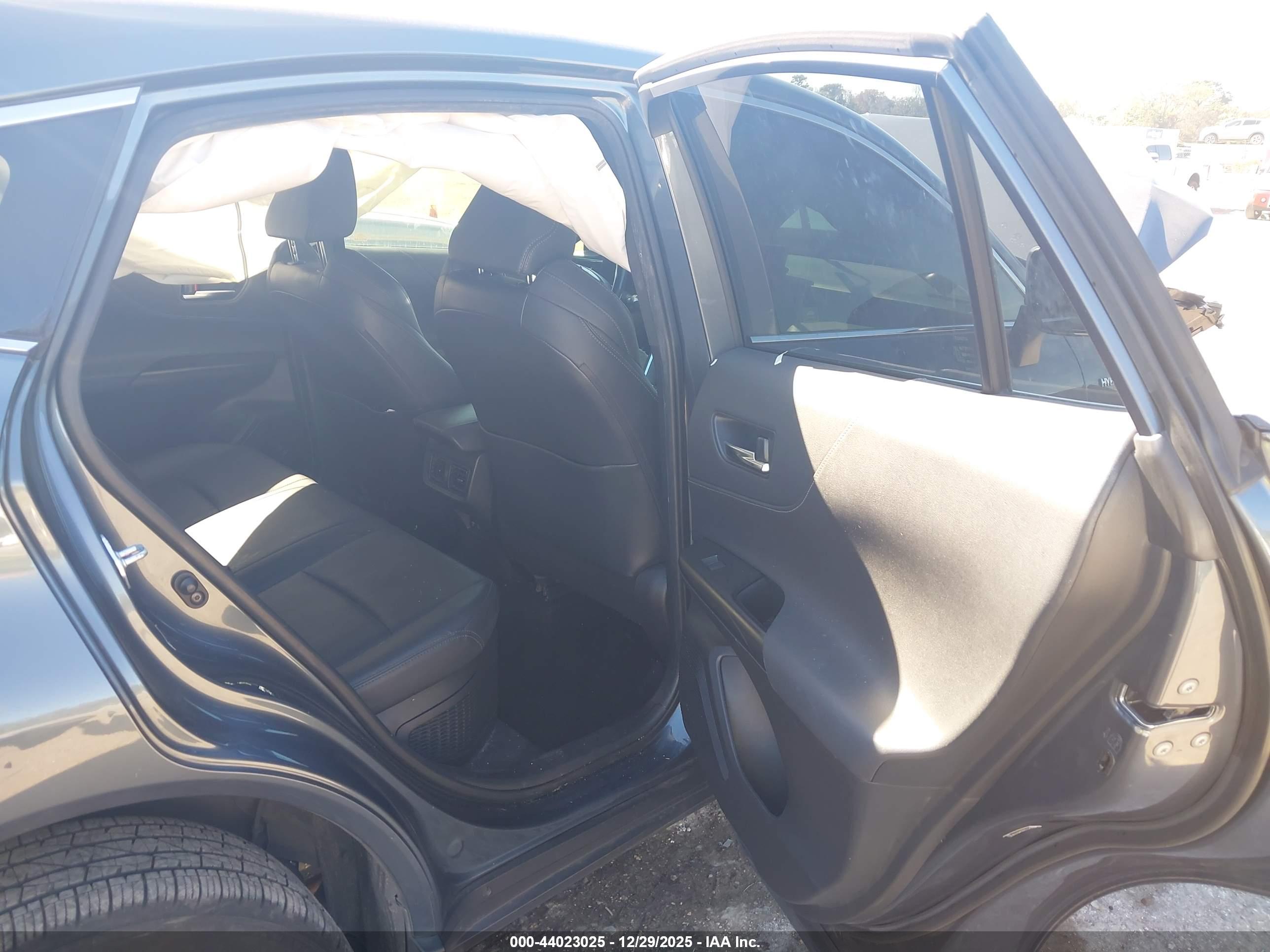 TOYOTA VENZA image 8