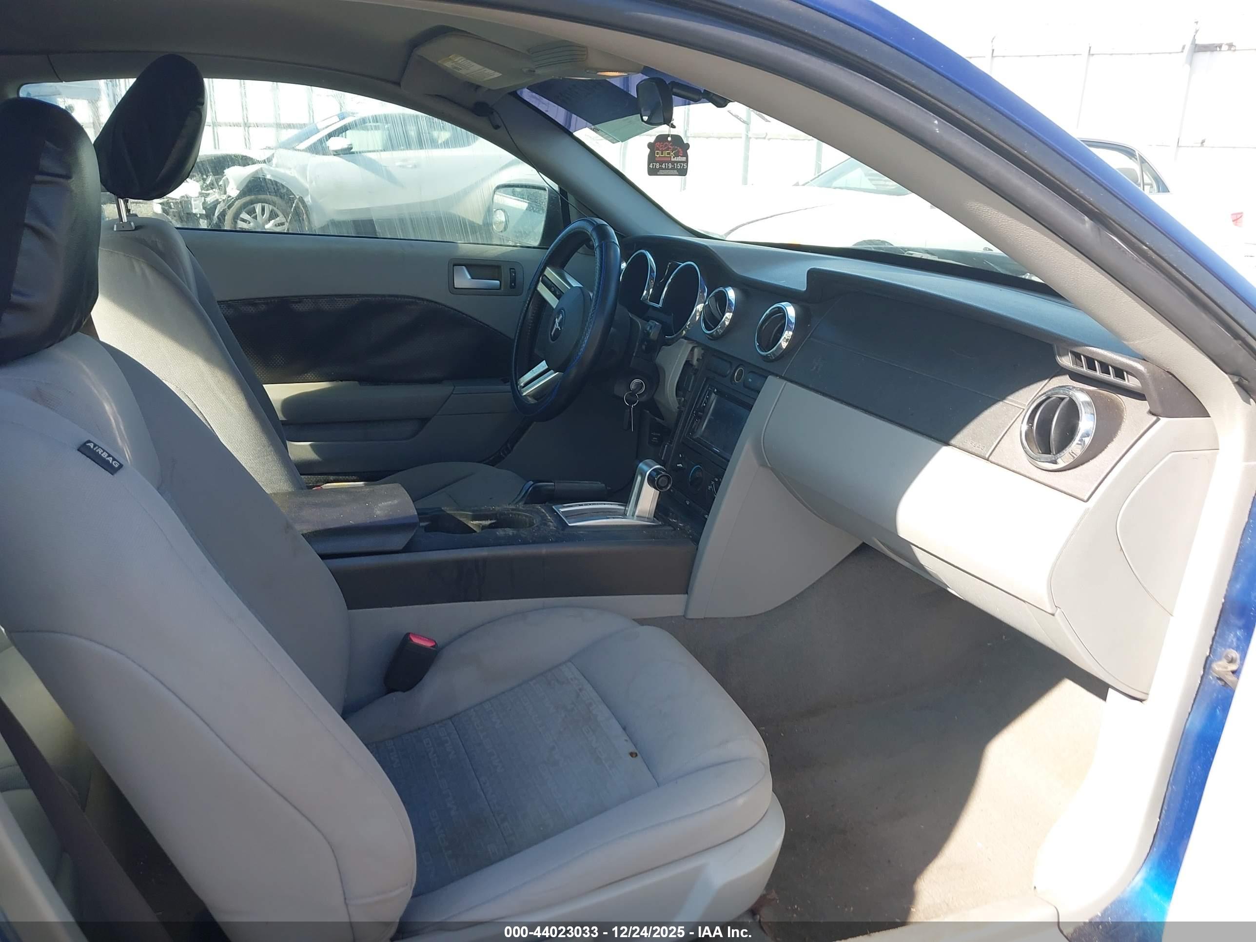 FORD MUSTANG image 5