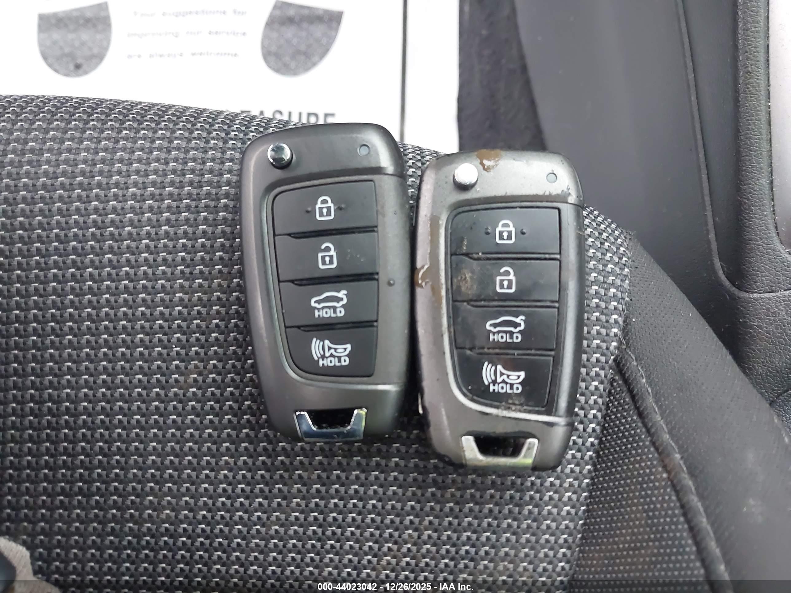 HYUNDAI ACCENT image 11