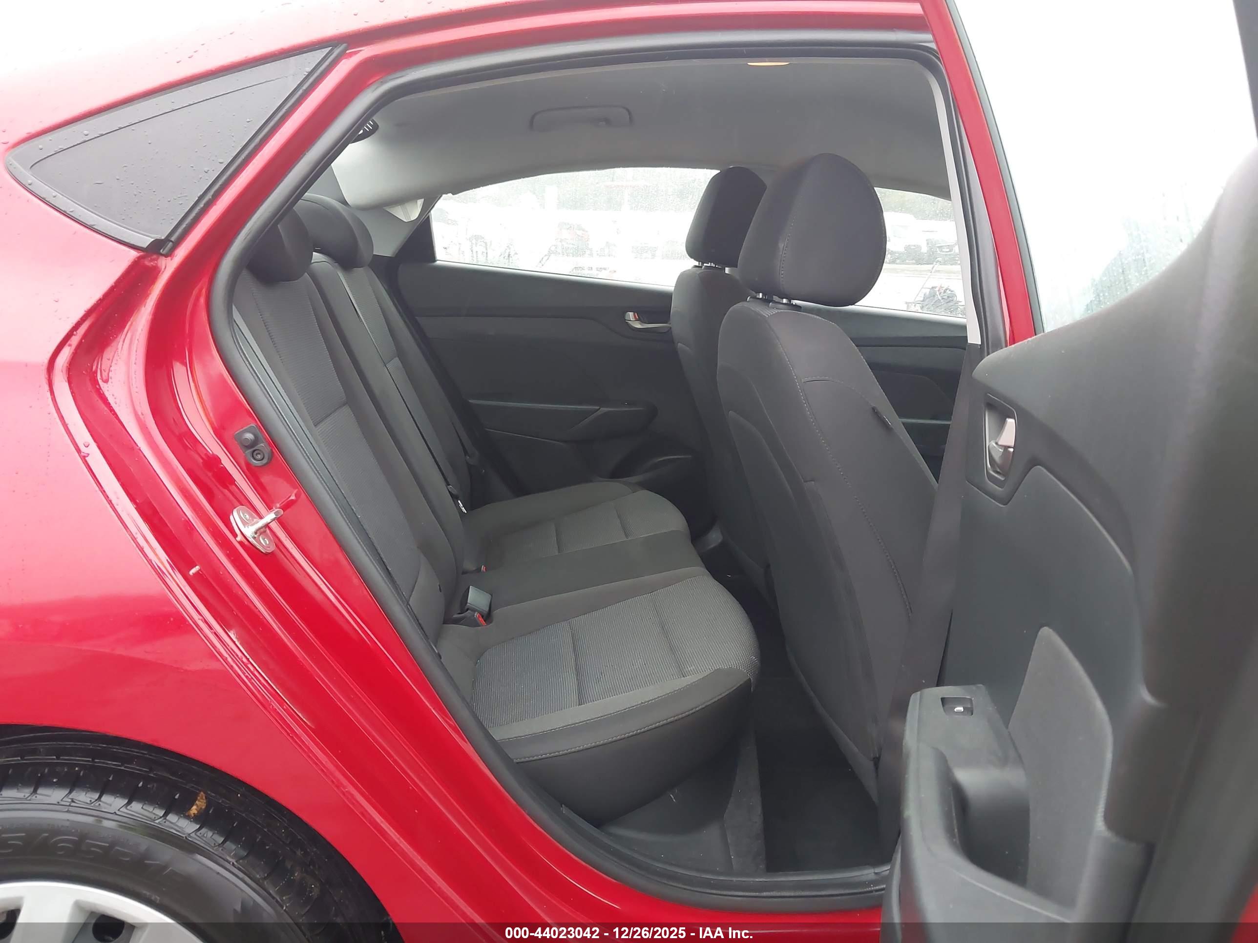 HYUNDAI ACCENT image 8