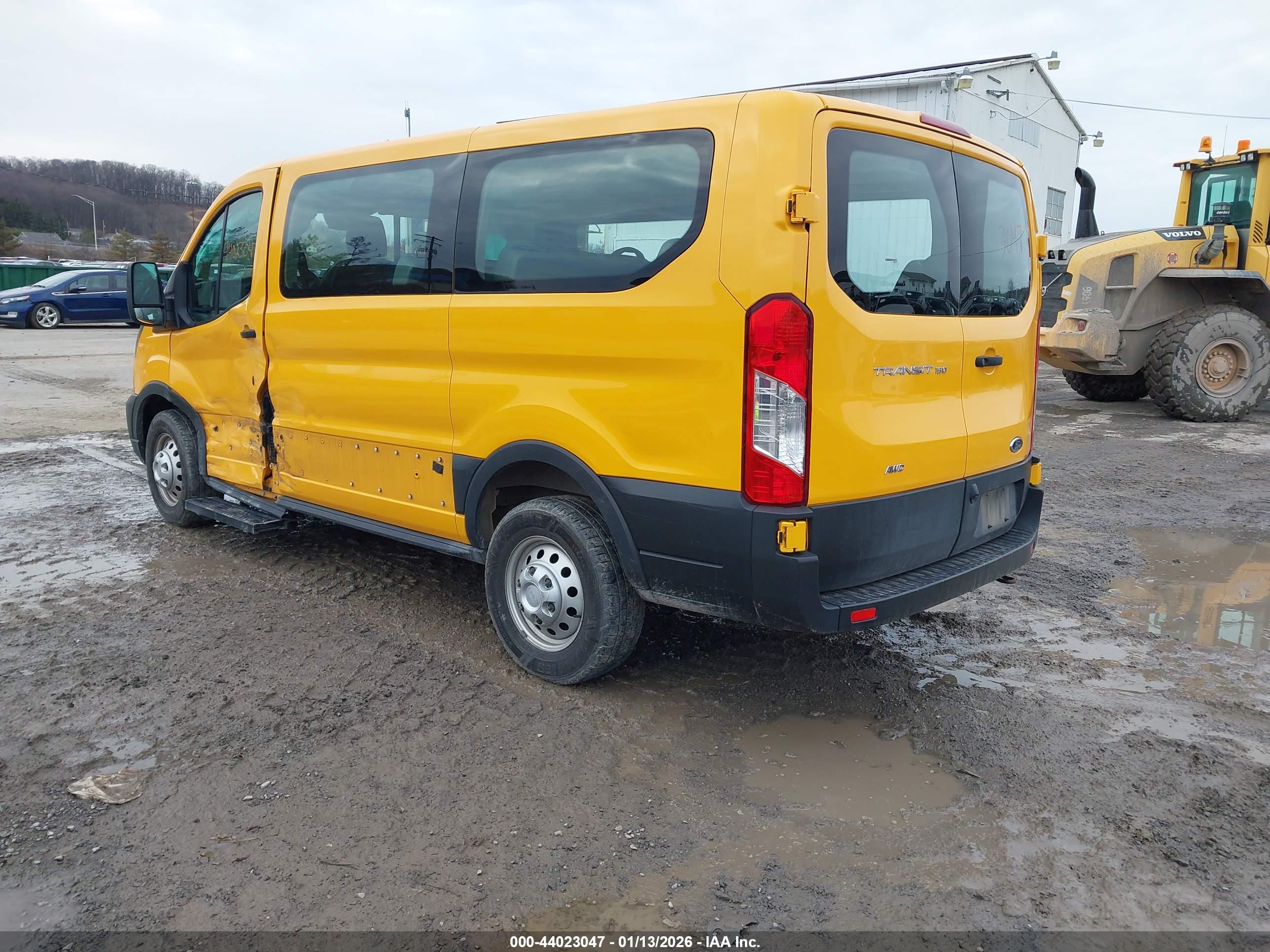 FORD TRANSIT-150 image 3
