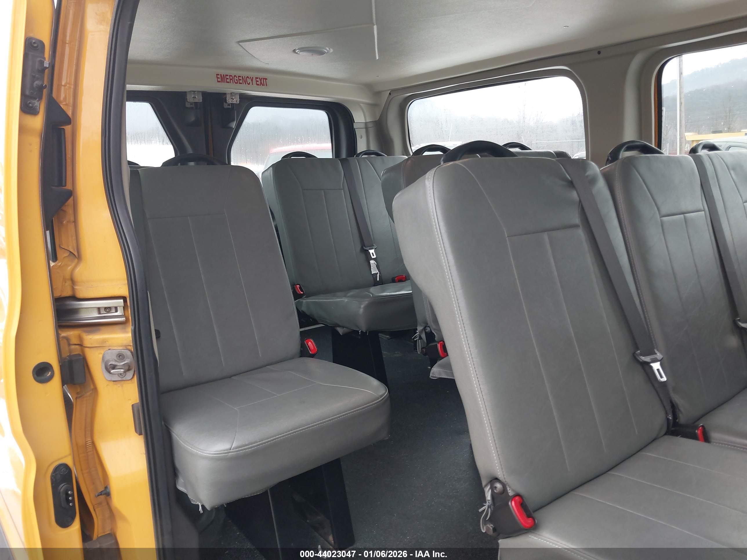 FORD TRANSIT-150 image 8