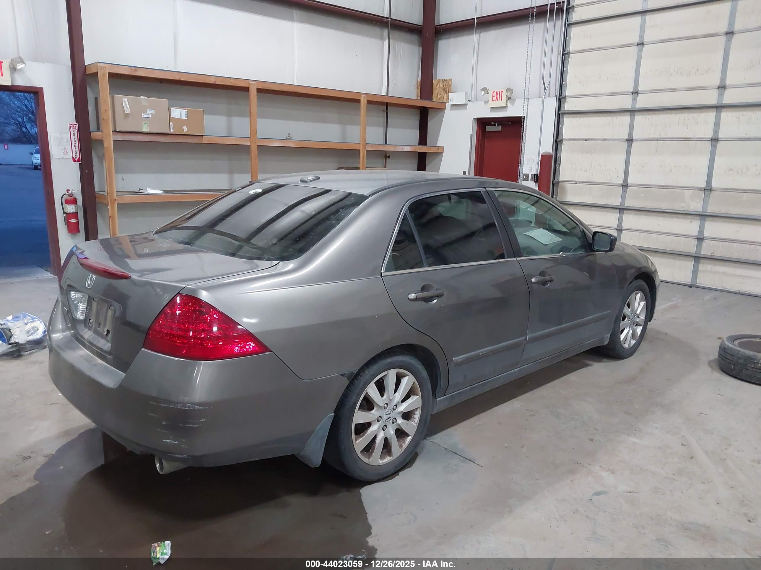HONDA ACCORD image 4
