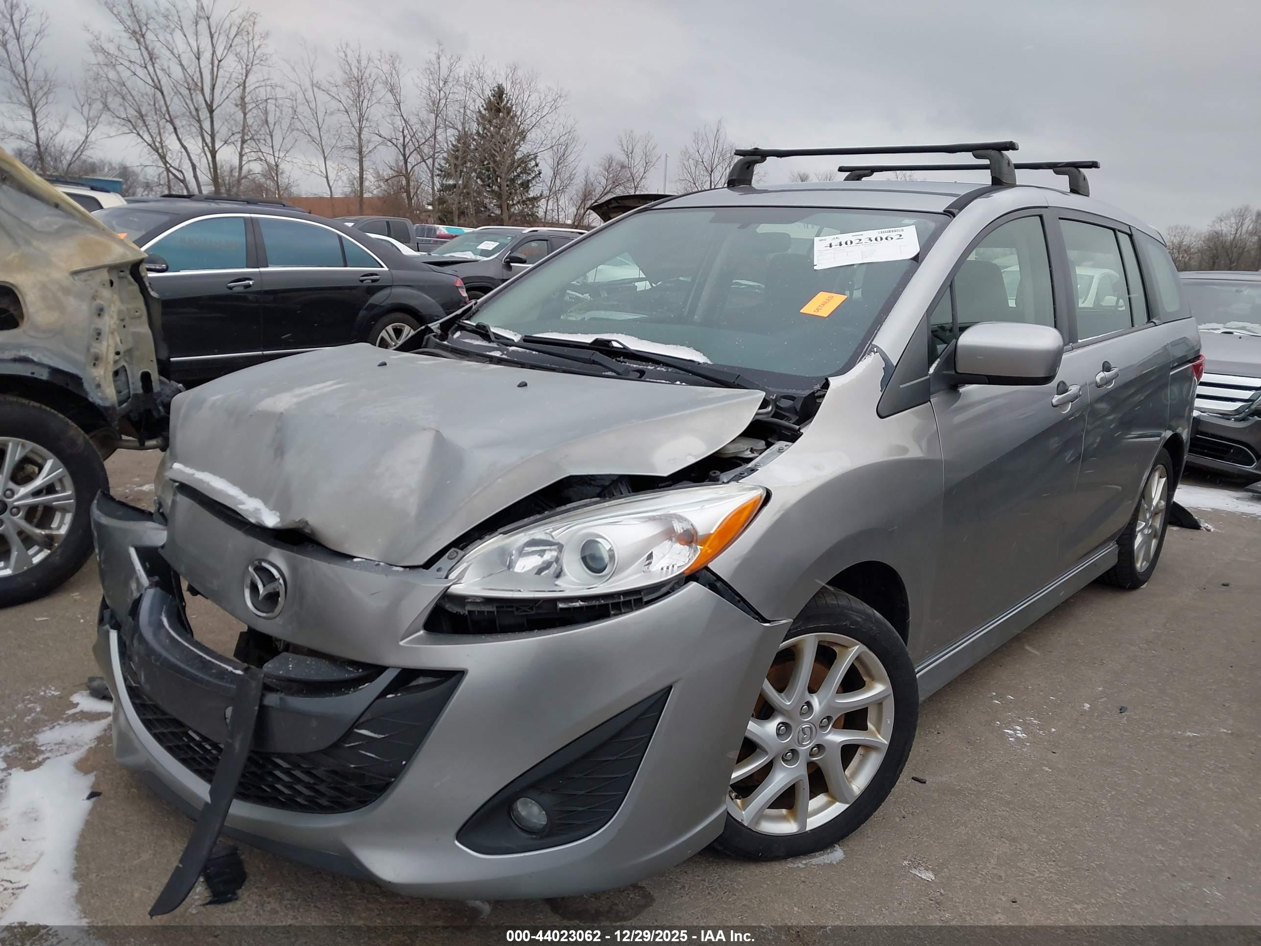 MAZDA MAZDA5 image 2