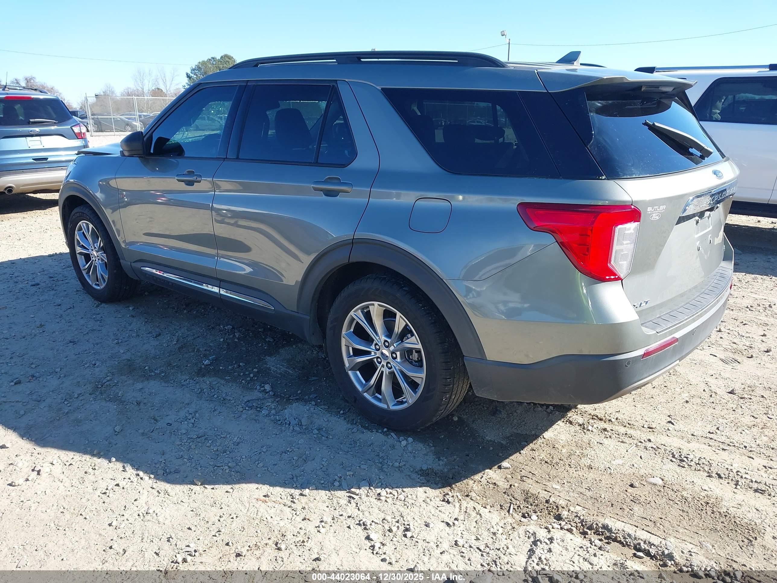 FORD EXPLORER image 3
