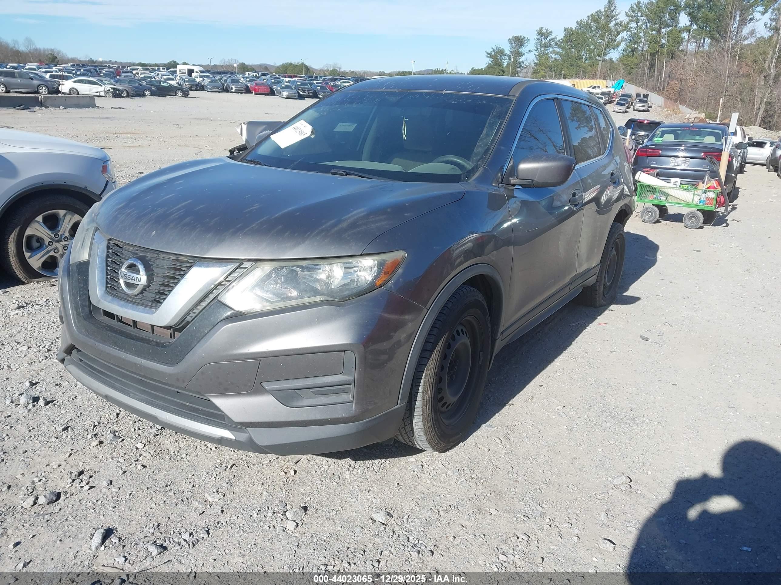 NISSAN ROGUE image 2