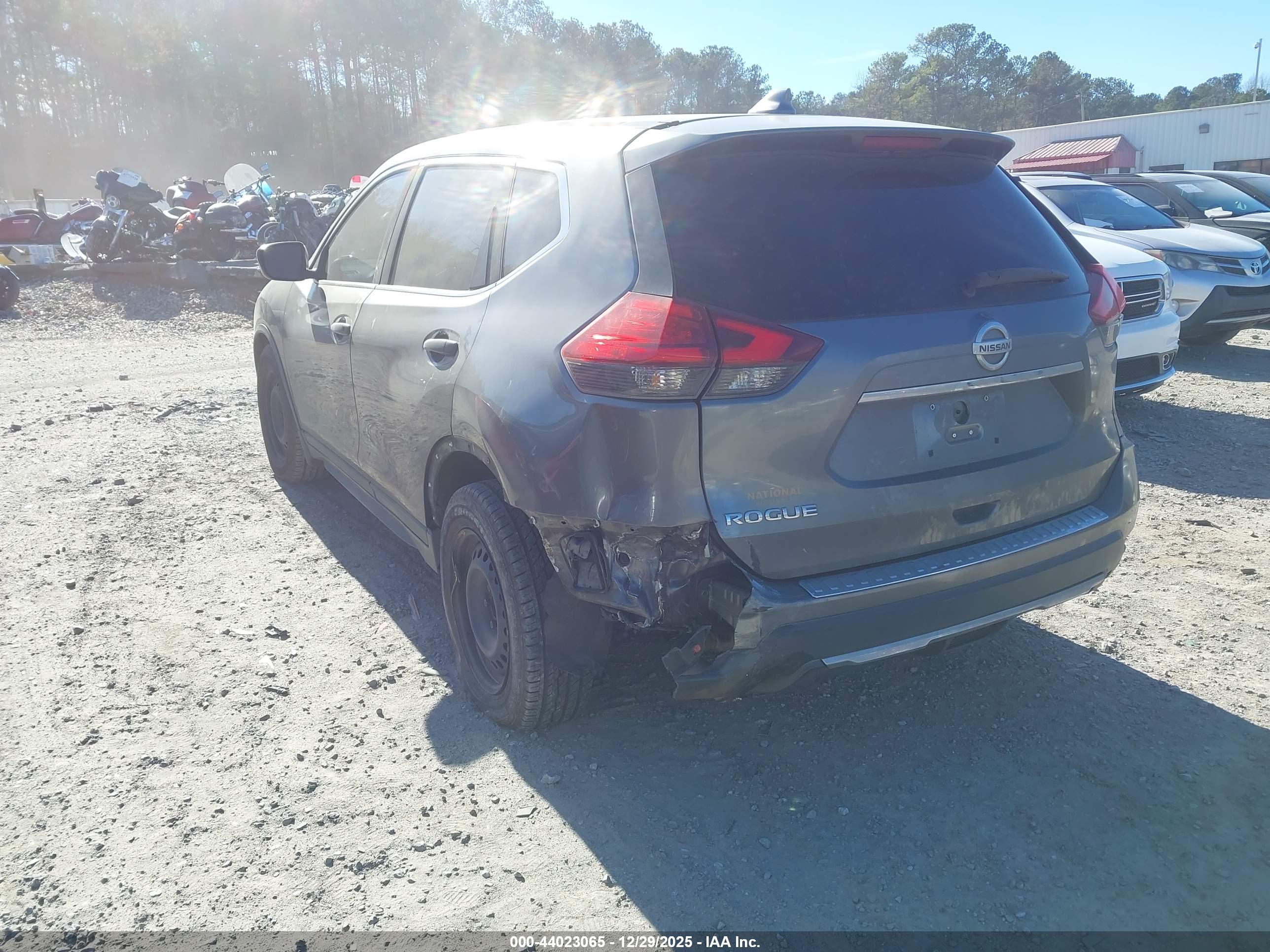 NISSAN ROGUE image 3