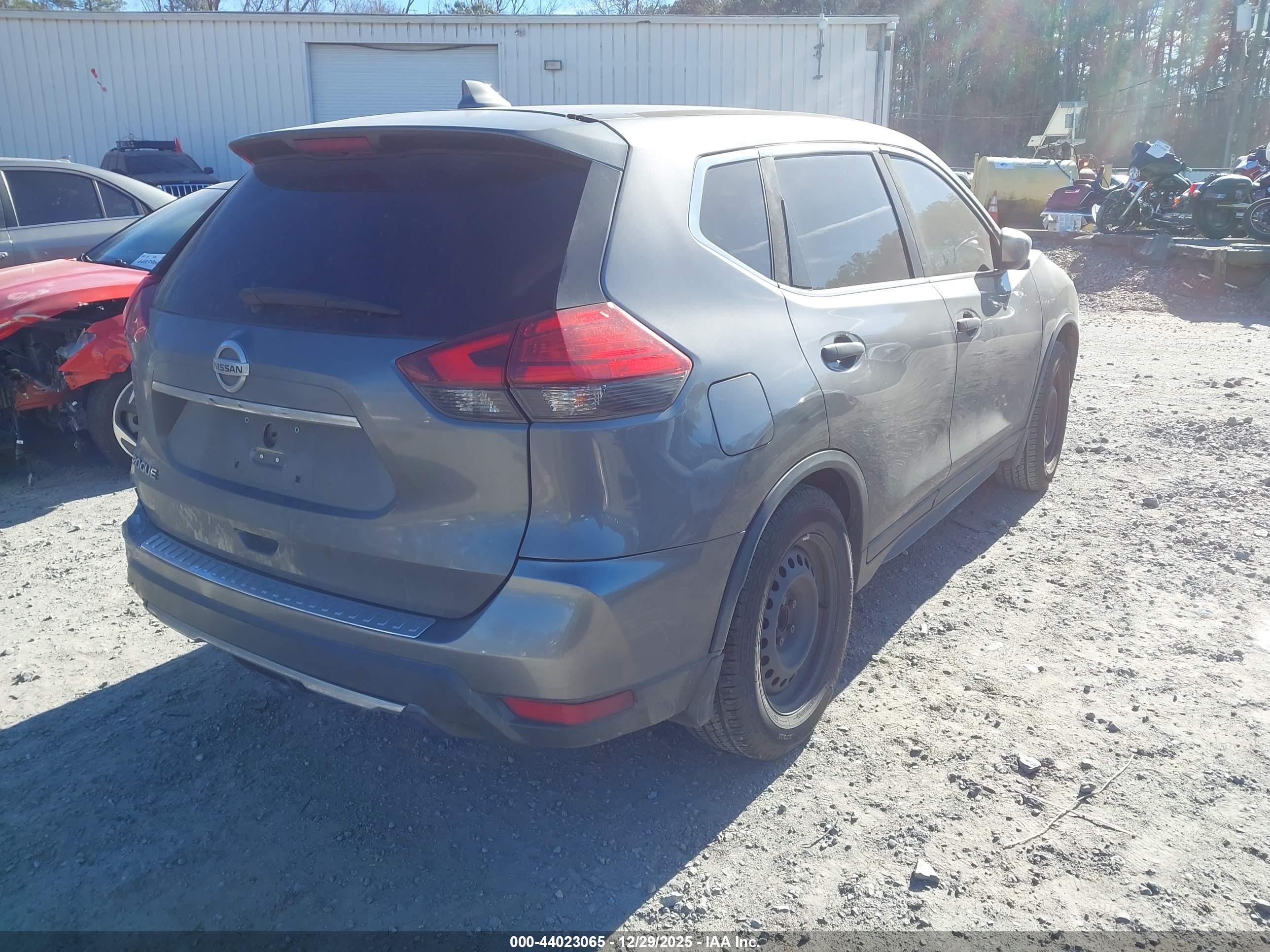 NISSAN ROGUE image 4