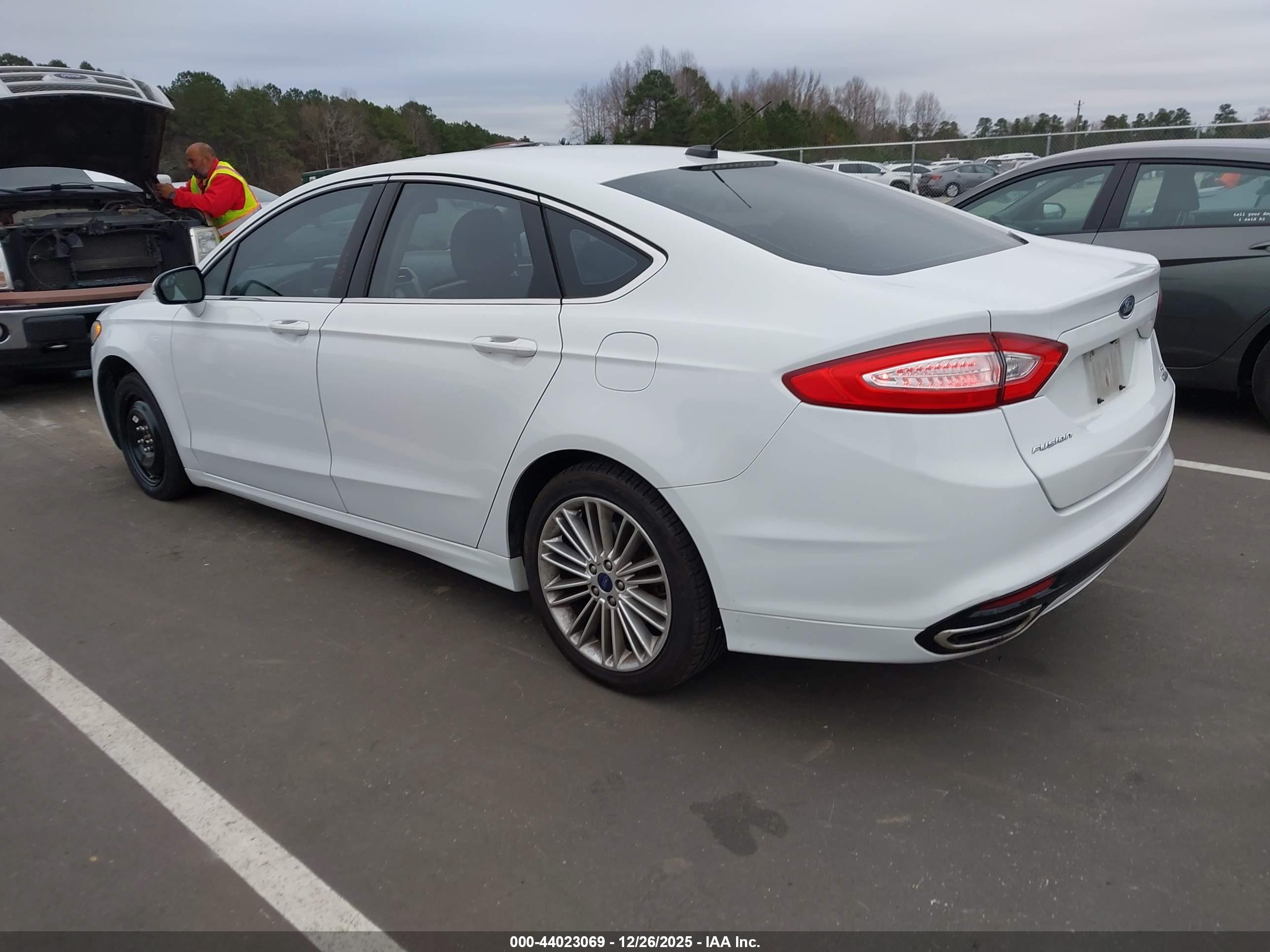 FORD FUSION image 3