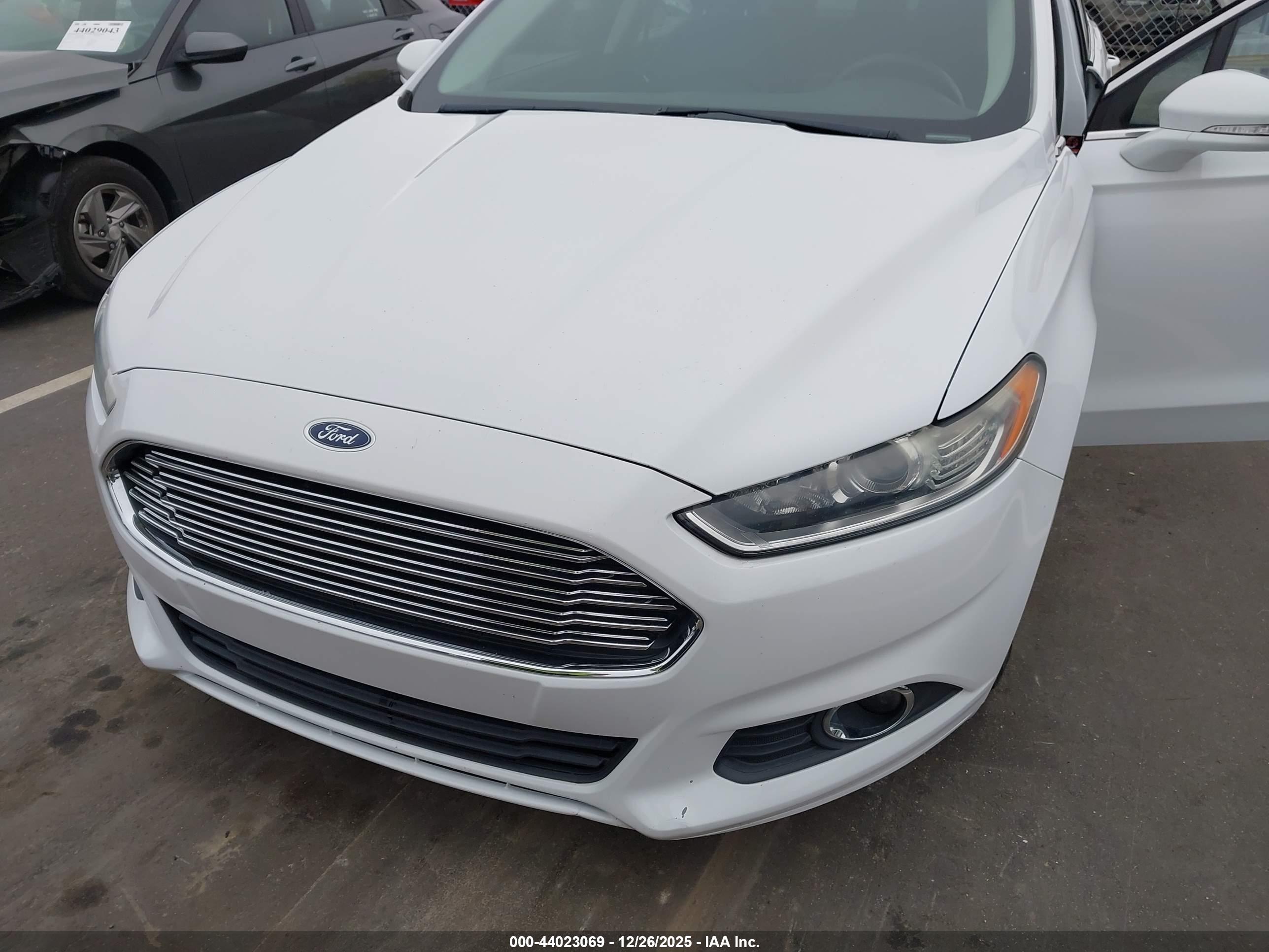 FORD FUSION image 6