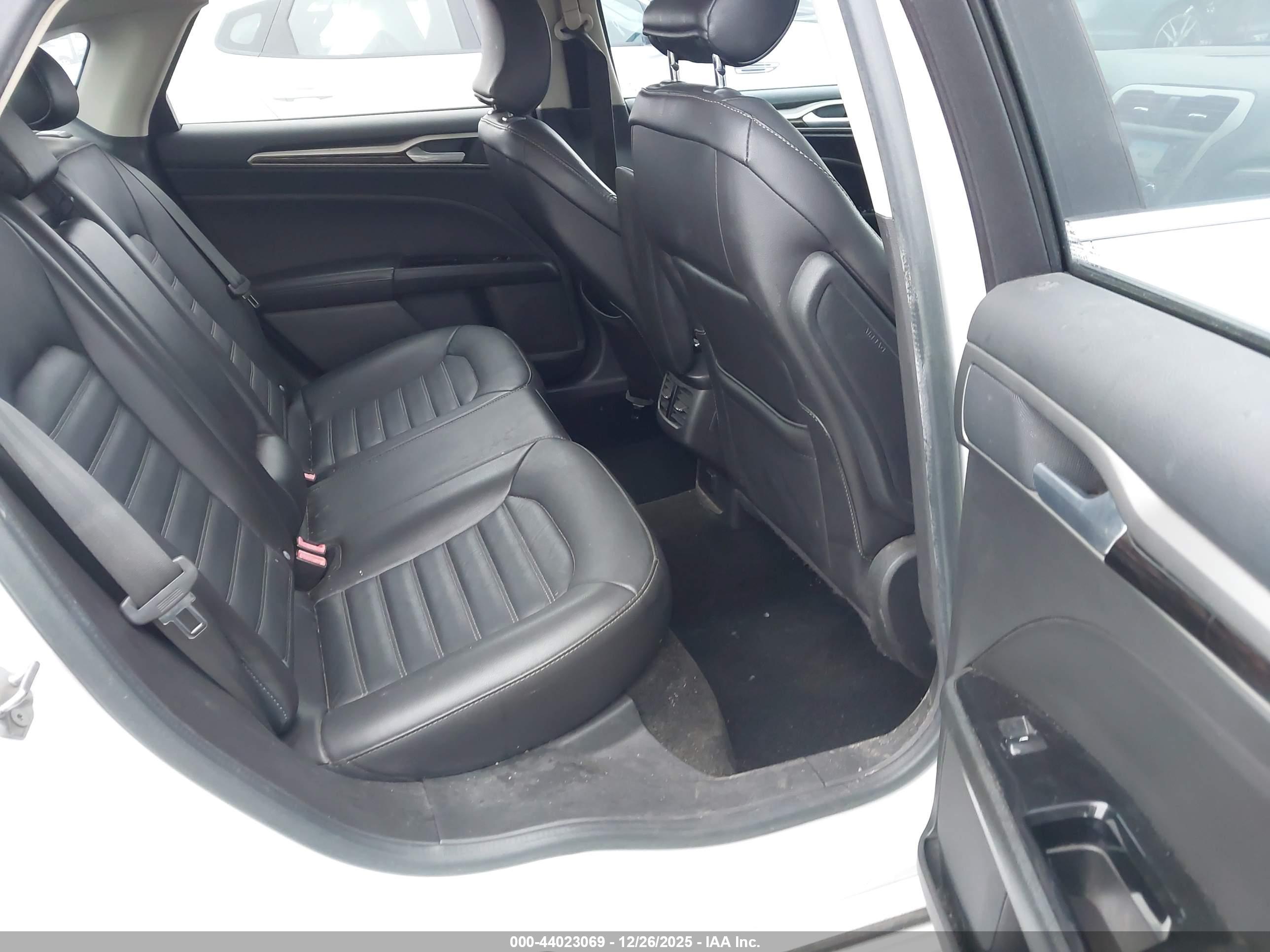 FORD FUSION image 8