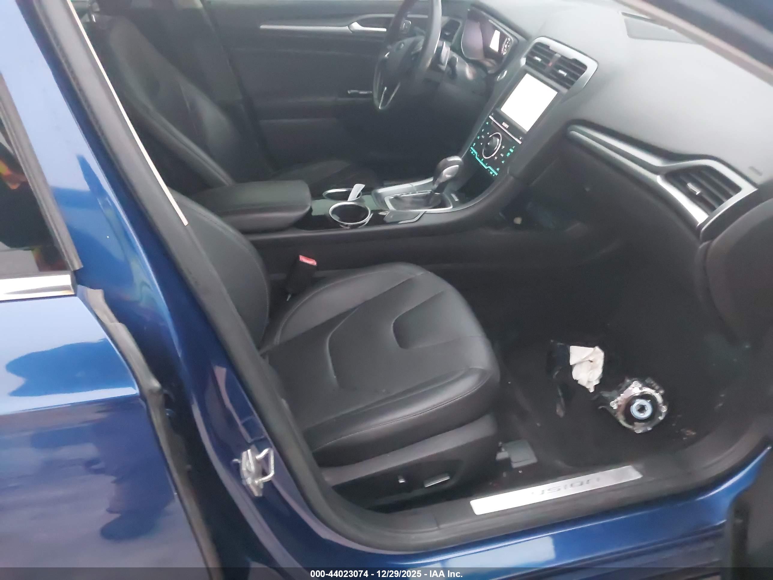 FORD FUSION image 5
