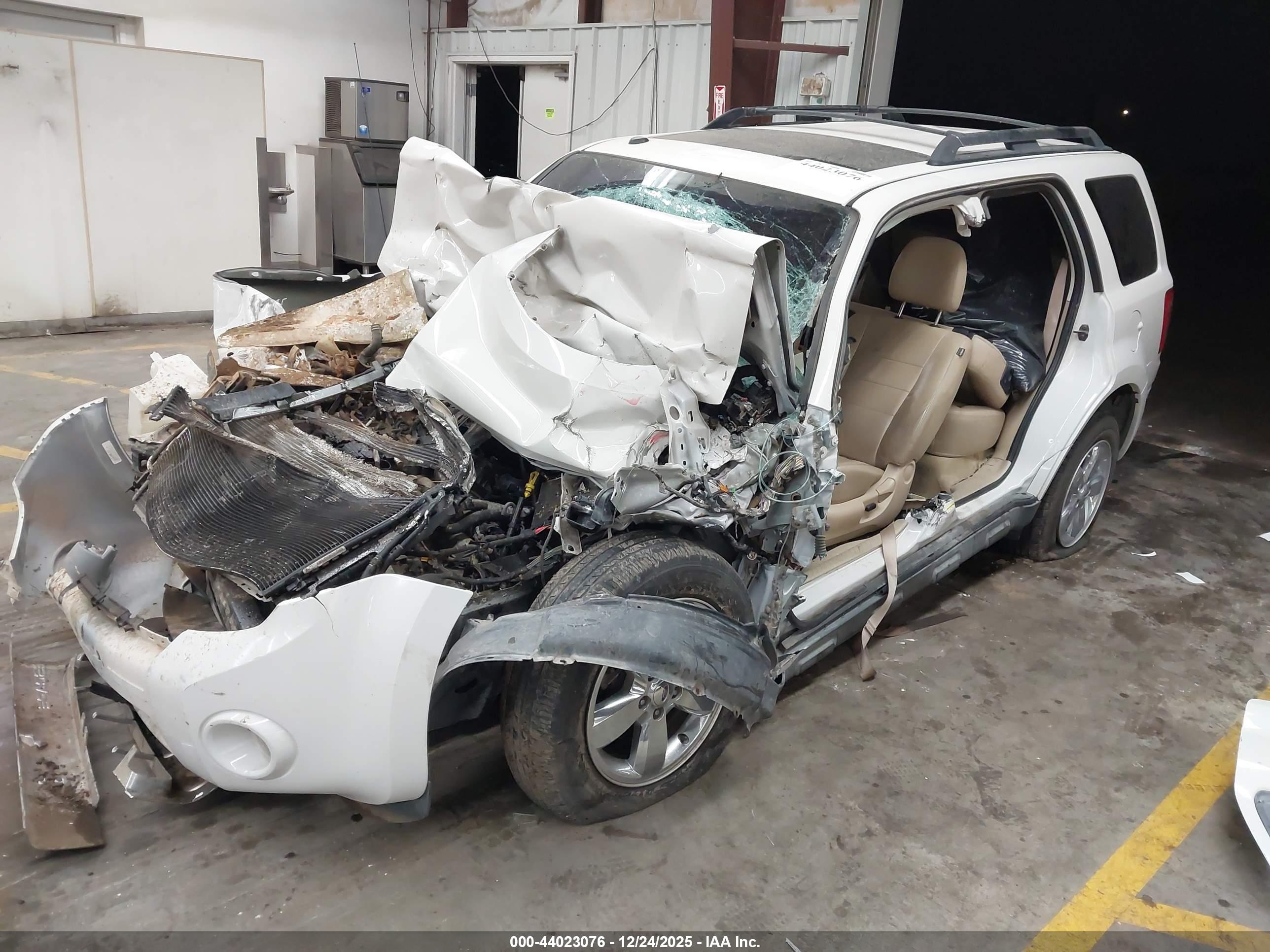 FORD ESCAPE image 2