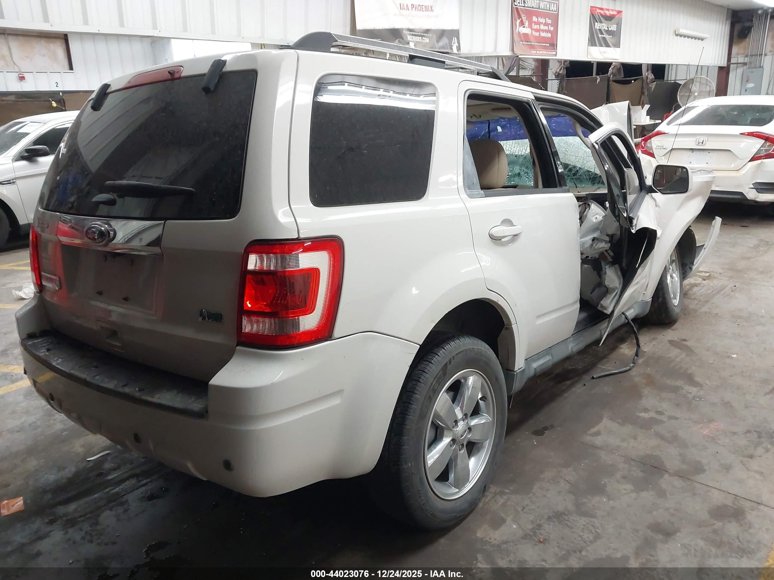 FORD ESCAPE image 4