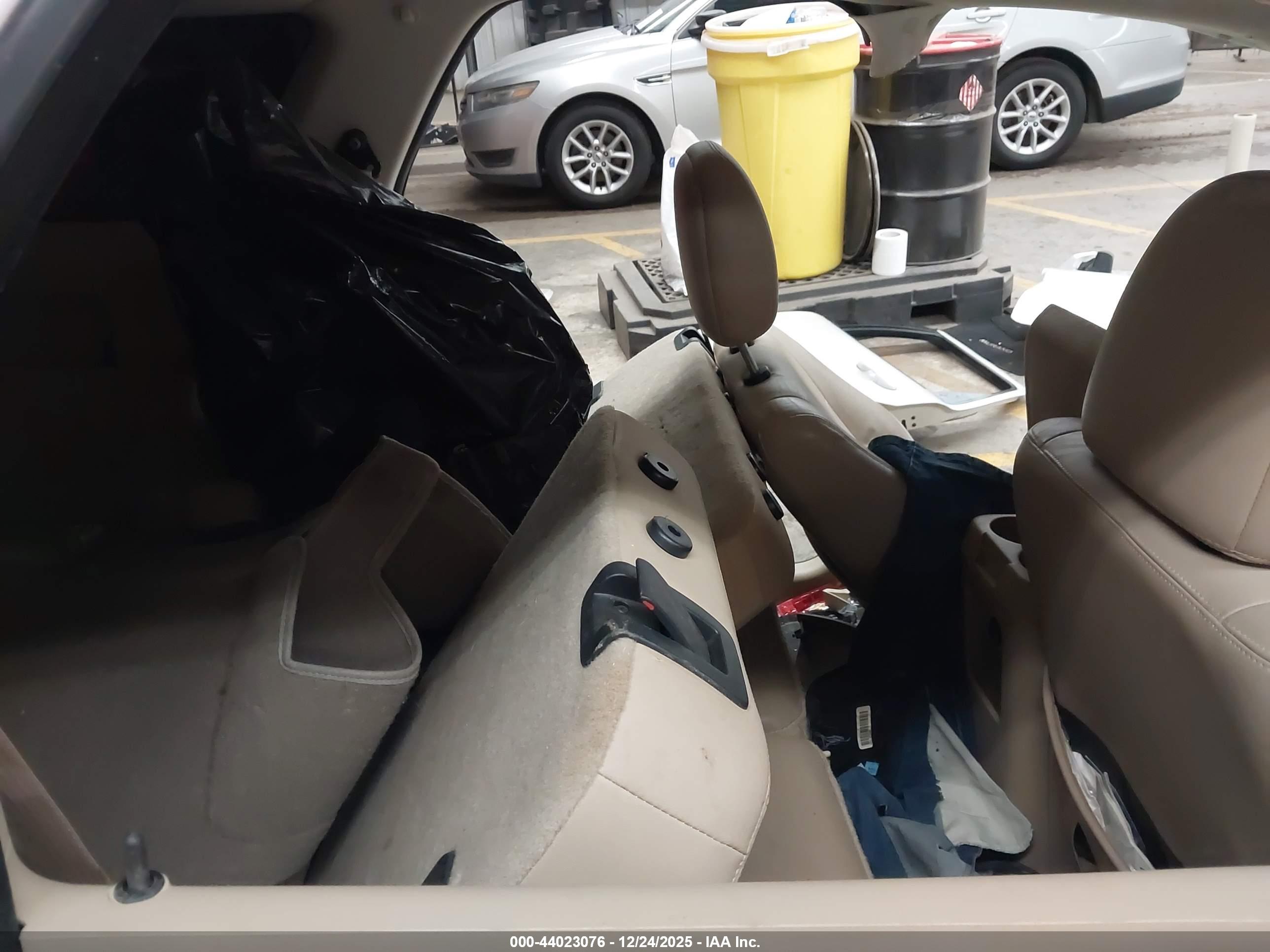 FORD ESCAPE image 8