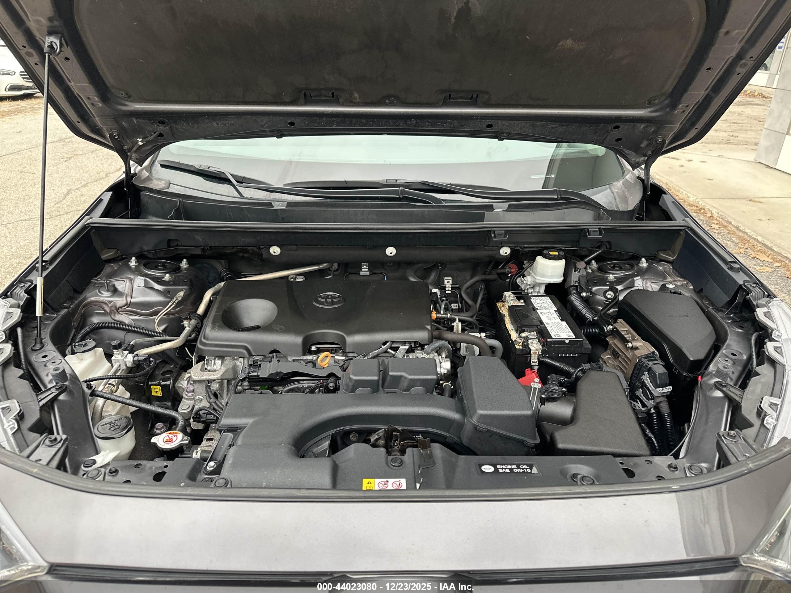 TOYOTA RAV4 image 10